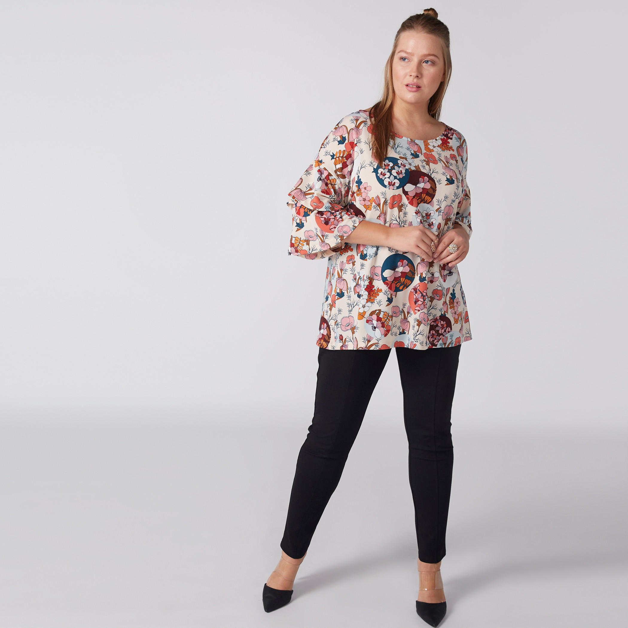 بلوزة بياقة مستديرة وأكمام واسعة وطبعات-women-clothing-shirtsandblouses-blouses-image-5