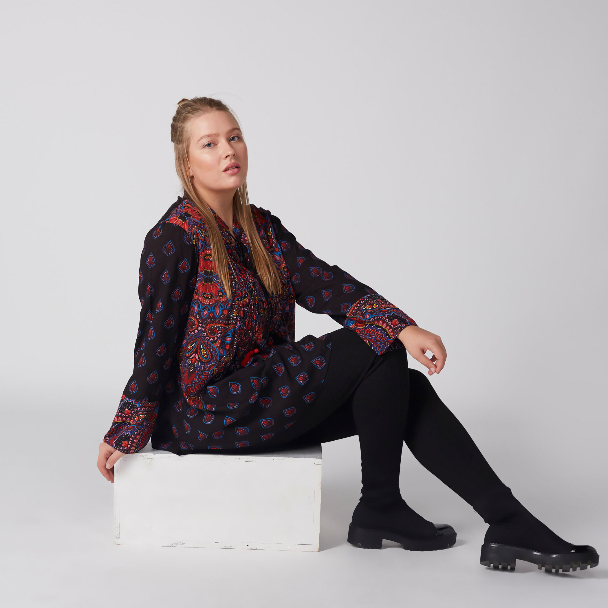 بلوزة بأكمام طويلة وأربطة وطبعات-women-clothing-shirtsandblouses-blouses-image-1