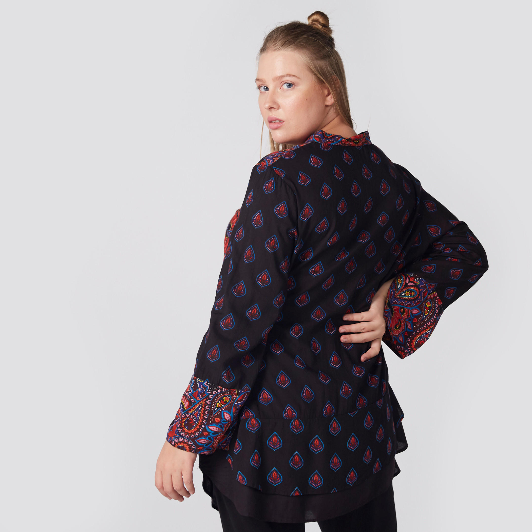 بلوزة بأكمام طويلة وأربطة وطبعات-women-clothing-shirtsandblouses-blouses-image-4