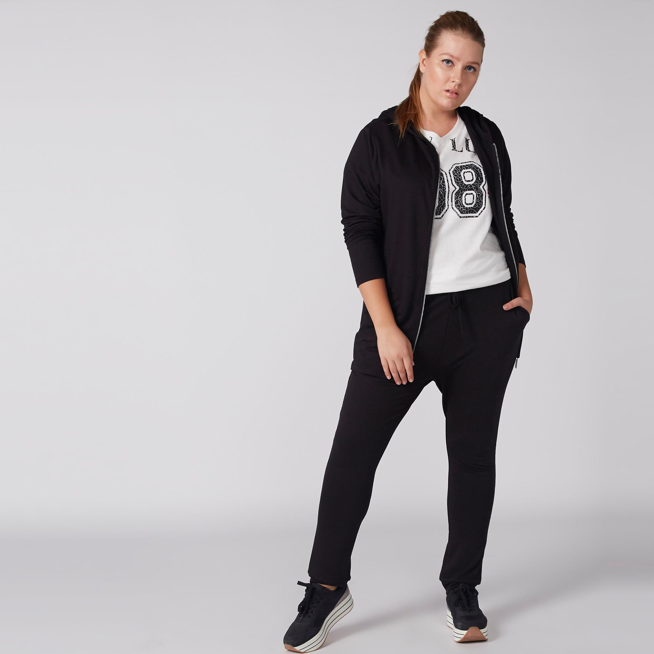 جاكيت بقبعة متصلة وأكمام طويلة مع سحاب للإغلاق-women-winterwear-hoodiesandsweatshirts-sweatshirts-image-1