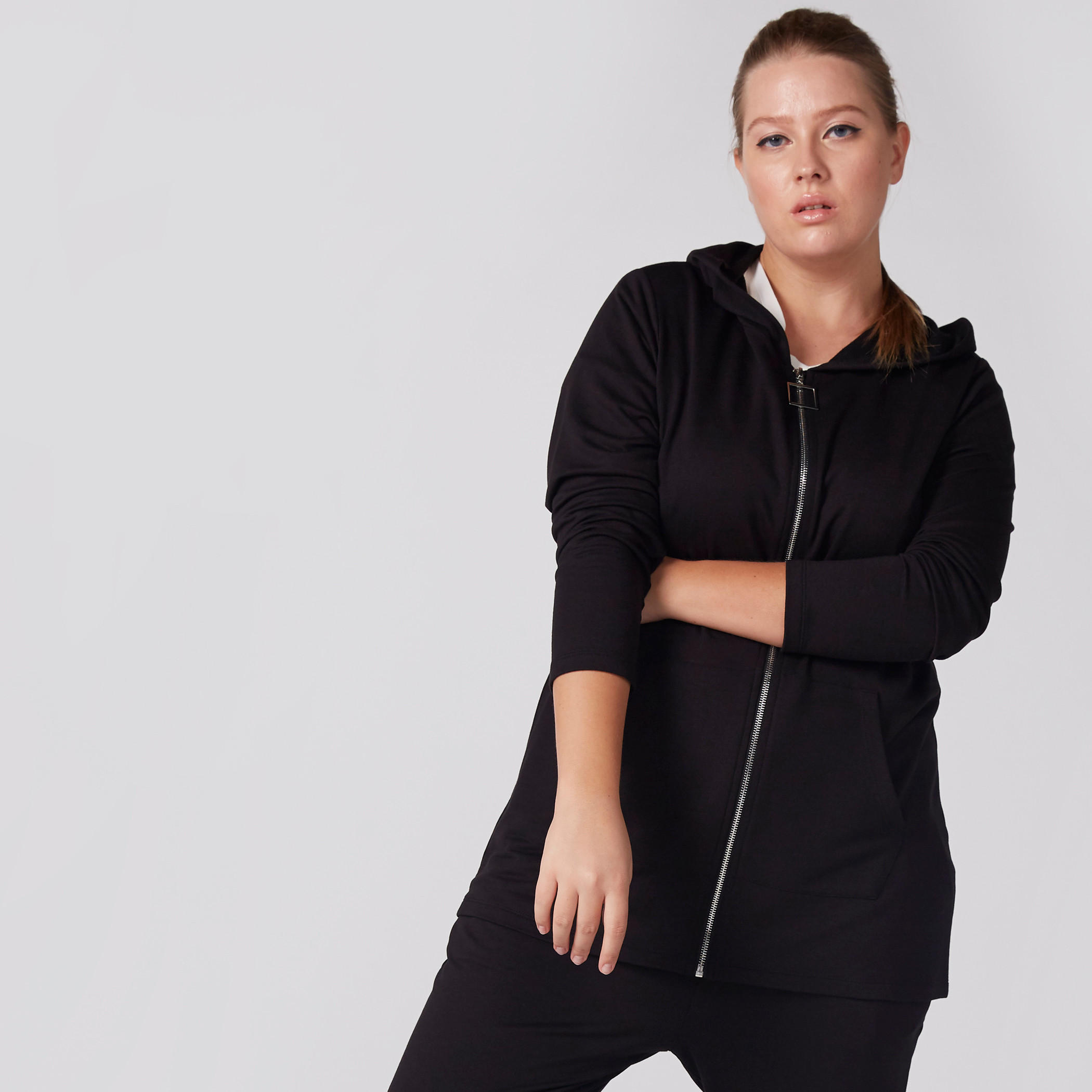 جاكيت بقبعة متصلة وأكمام طويلة مع سحاب للإغلاق-women-winterwear-hoodiesandsweatshirts-sweatshirts-image-3