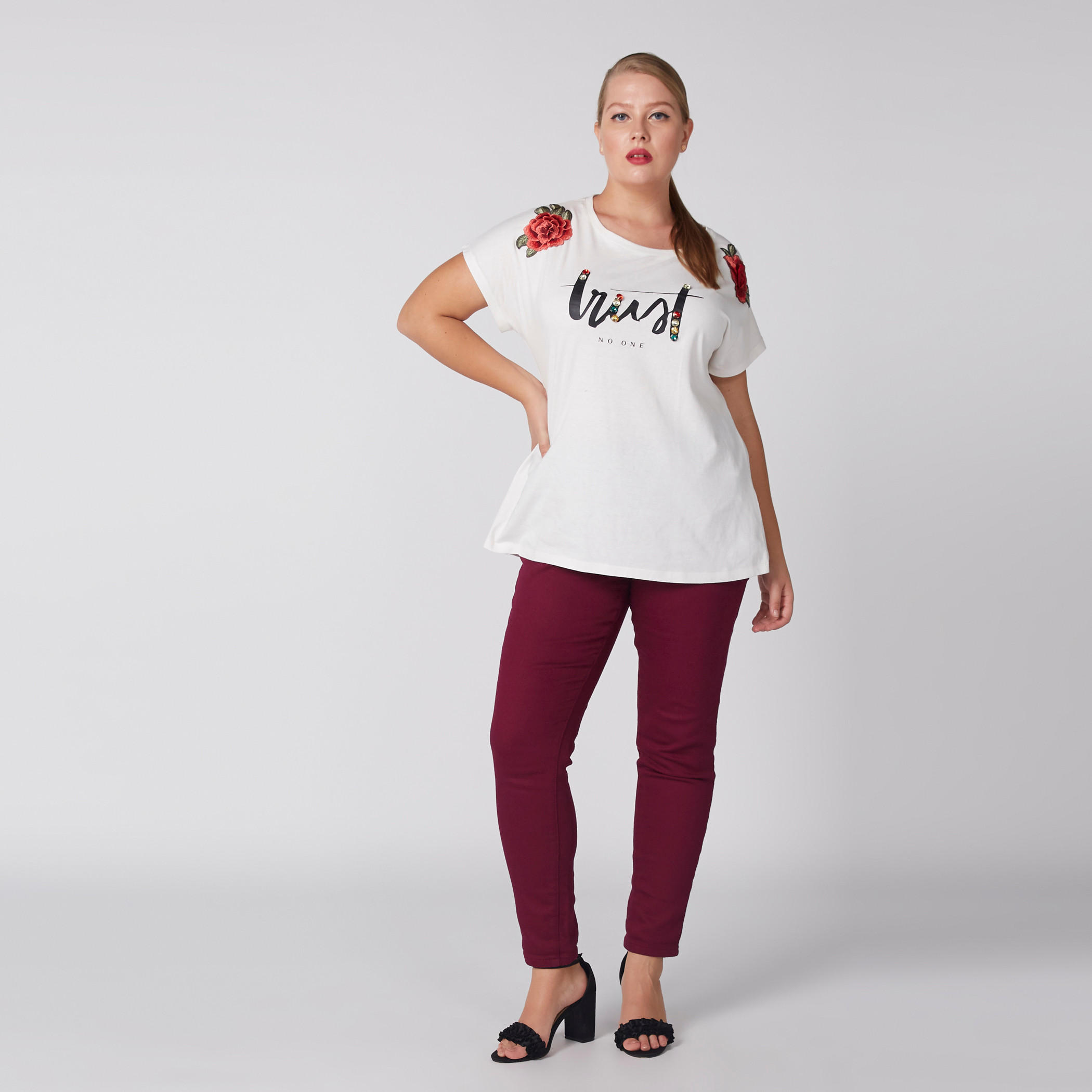 بنطال طويل بقصّة ضيّقة وخصر مطّاطي وجيوب-women-clothing-bottoms-leggings-image-1