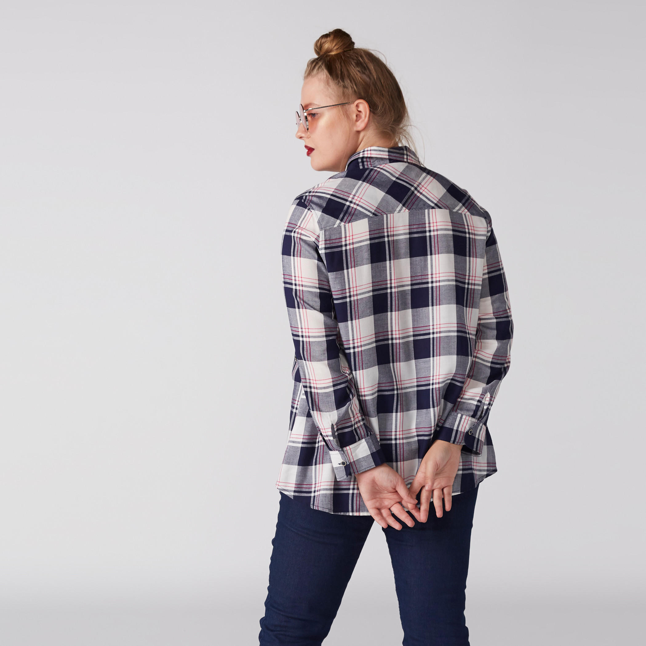 قميص كاروهات بأكمام طويلة ووصلة أزرار كاملة-women-clothing-shirtsandblouses-shirts-image-2