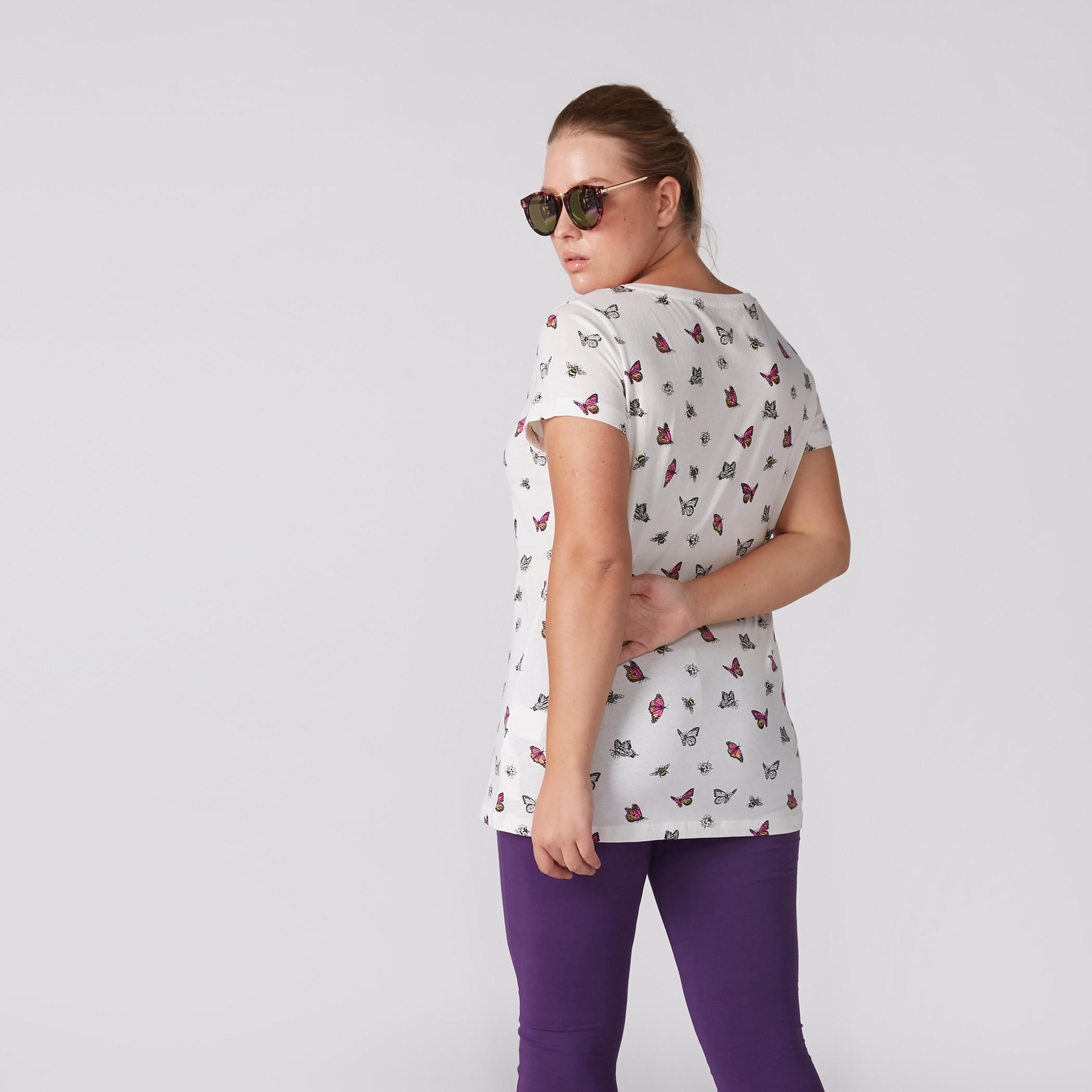 تيشيرت بياقة مستديرة وأكمام قصيرة بنقش مطبوع-women-clothing-tshirts-image-3