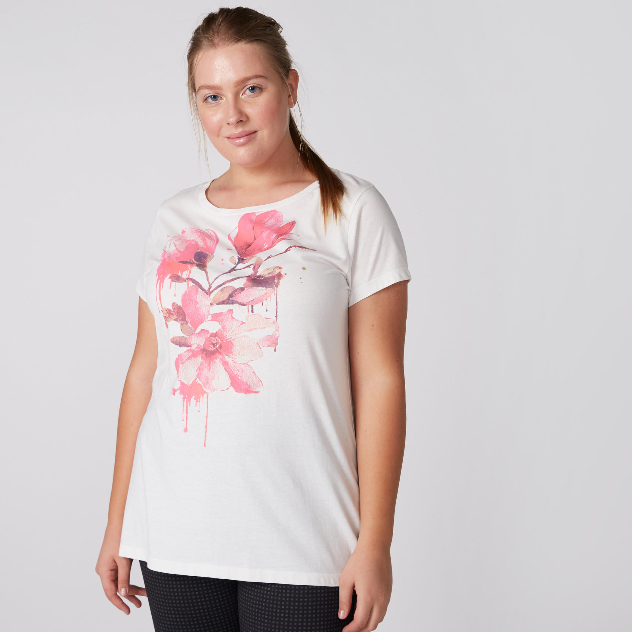 تيشيرت بطبعات وياقة مستديرة وأكمام قصيرة-women-clothing-tshirts-image-1