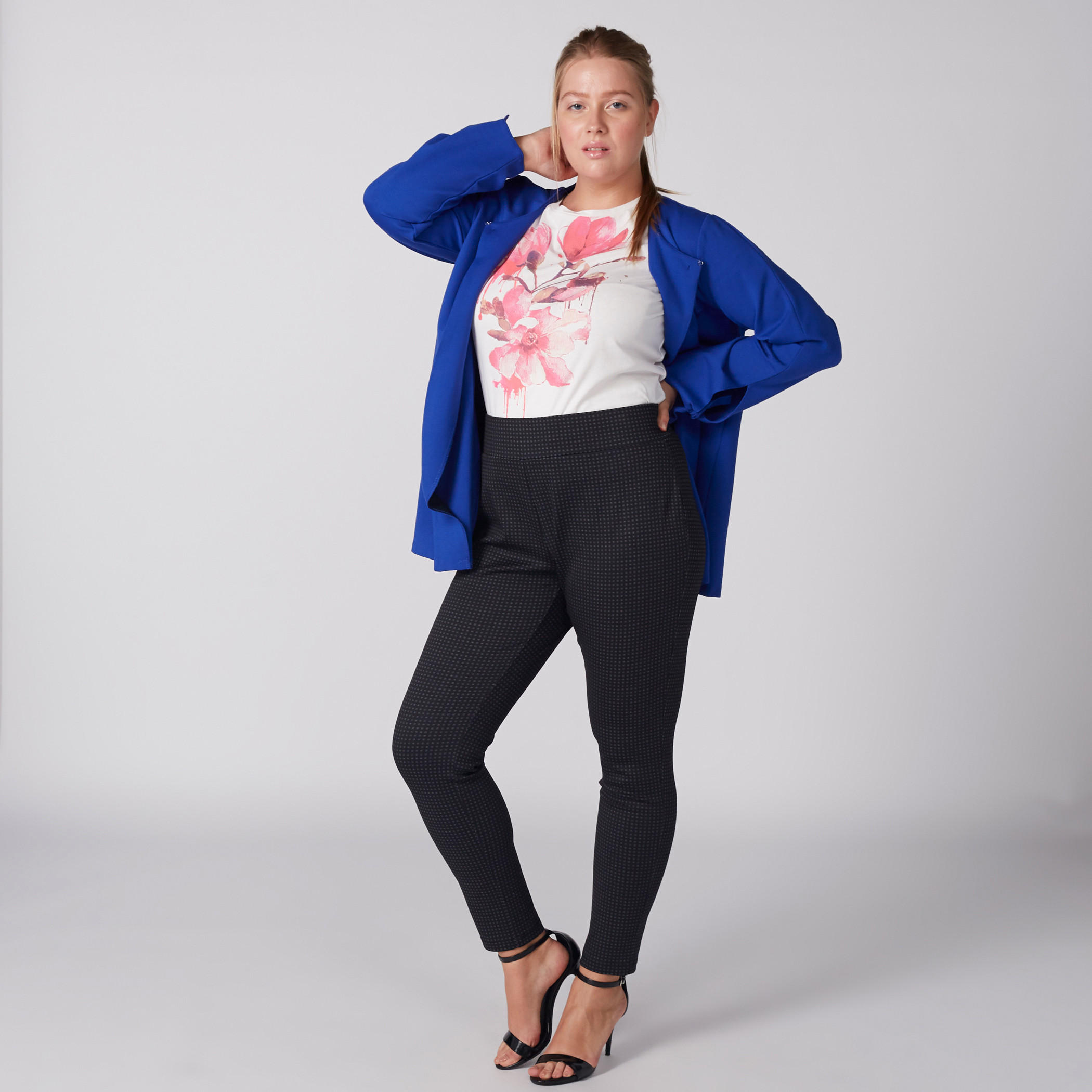 تيشيرت بطبعات وياقة مستديرة وأكمام قصيرة-women-clothing-tshirts-image-3