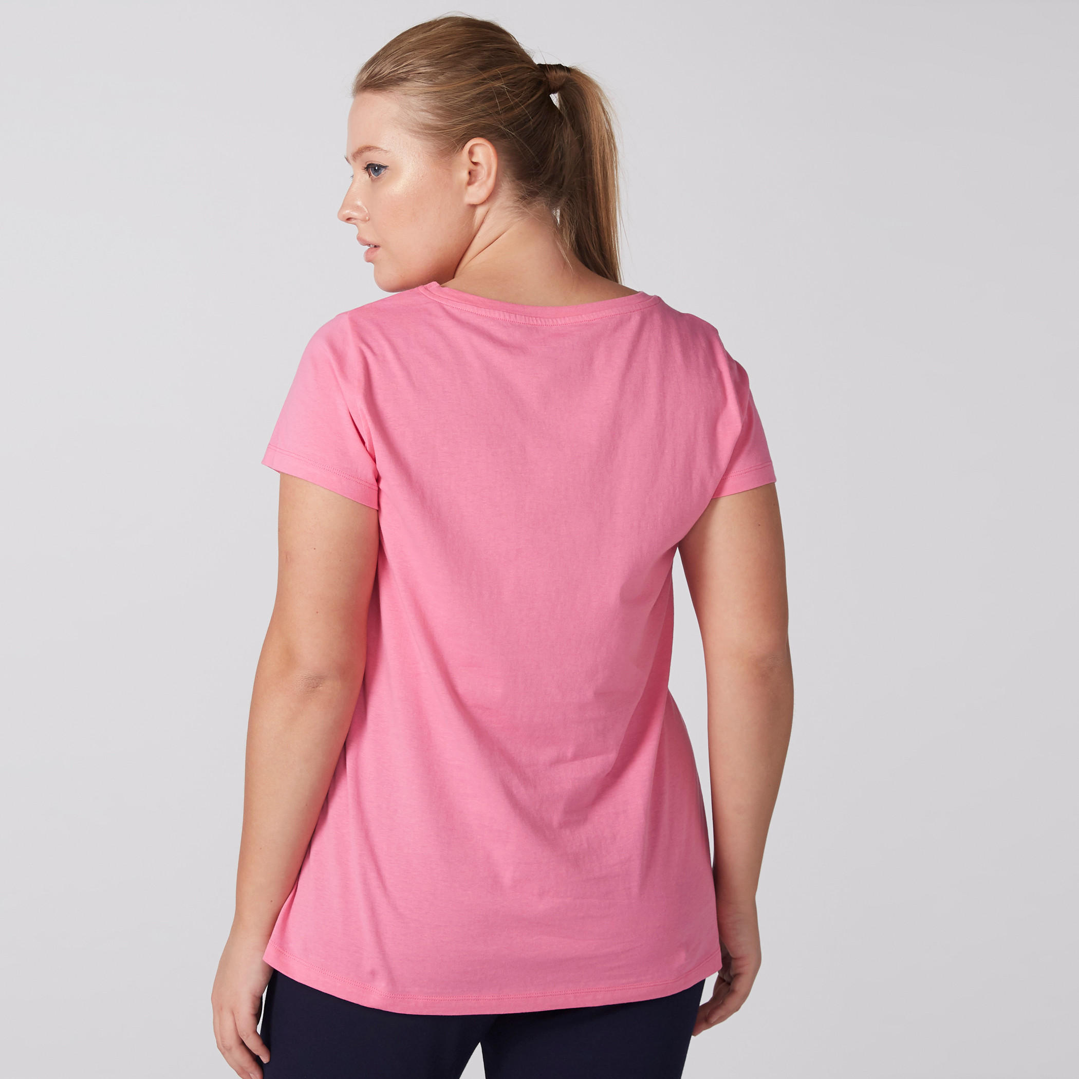 تيشيرت بنقش مطبوع مع ياقة دائرية وأكمام قصيرة-women-clothing-tshirts-image-2