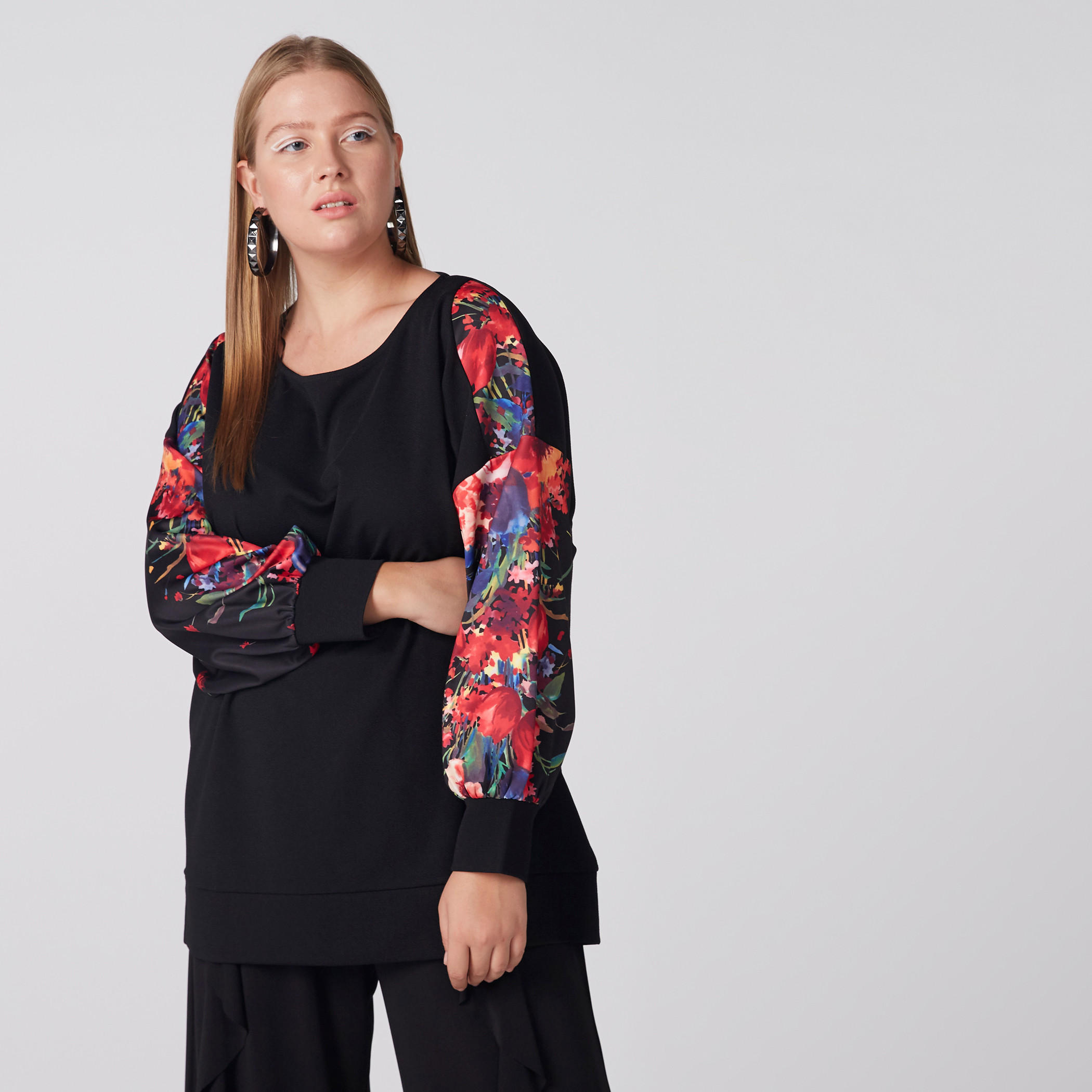 بلوزة بياقة مستديرة وأكمام طويلة وطبعات-women-clothing-shirtsandblouses-blouses-image-4