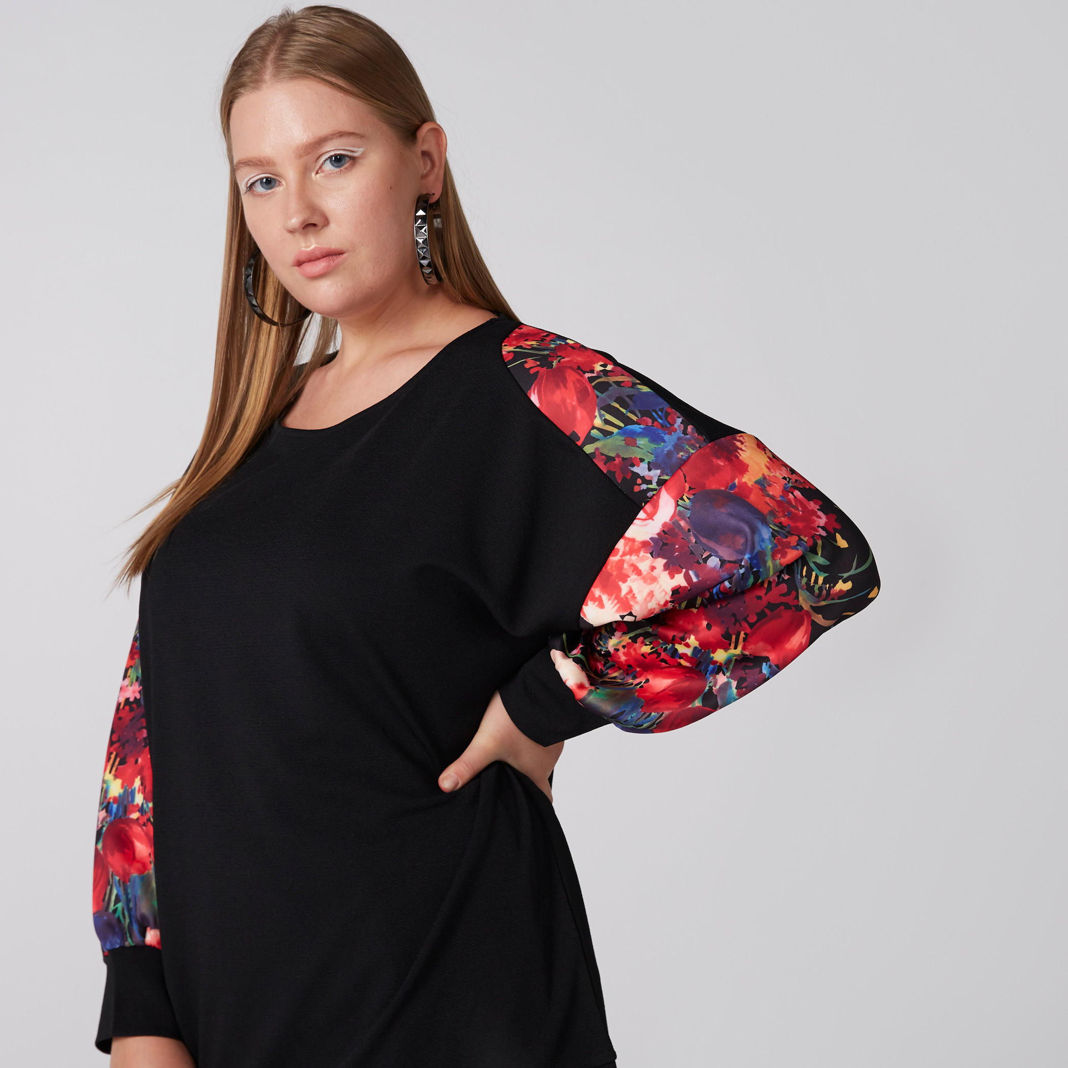 بلوزة بياقة مستديرة وأكمام طويلة وطبعات-women-clothing-shirtsandblouses-blouses-image-3