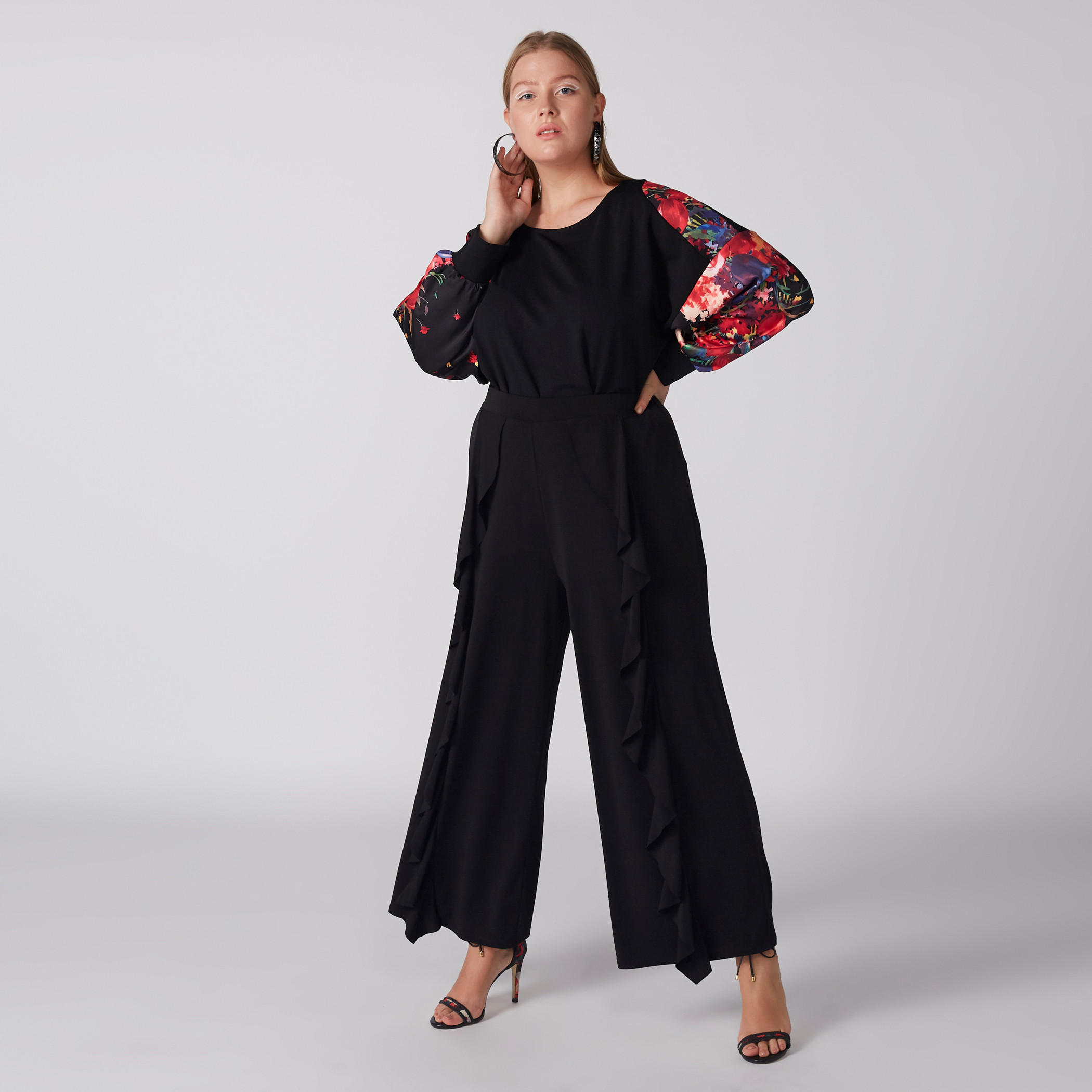 بلوزة بياقة مستديرة وأكمام طويلة وطبعات-women-clothing-shirtsandblouses-blouses-image-1