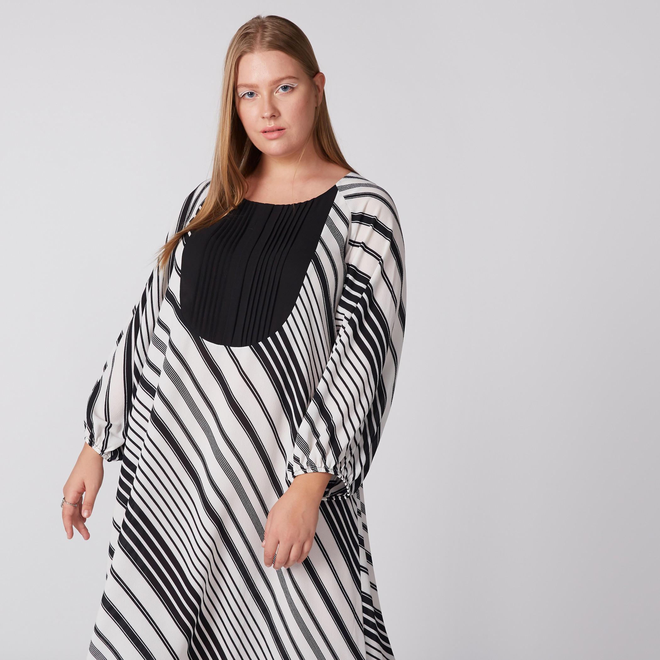 فستان مقلّم بياقة مستديرة وأكمام طويلة-women-clothing-dresses-image-1