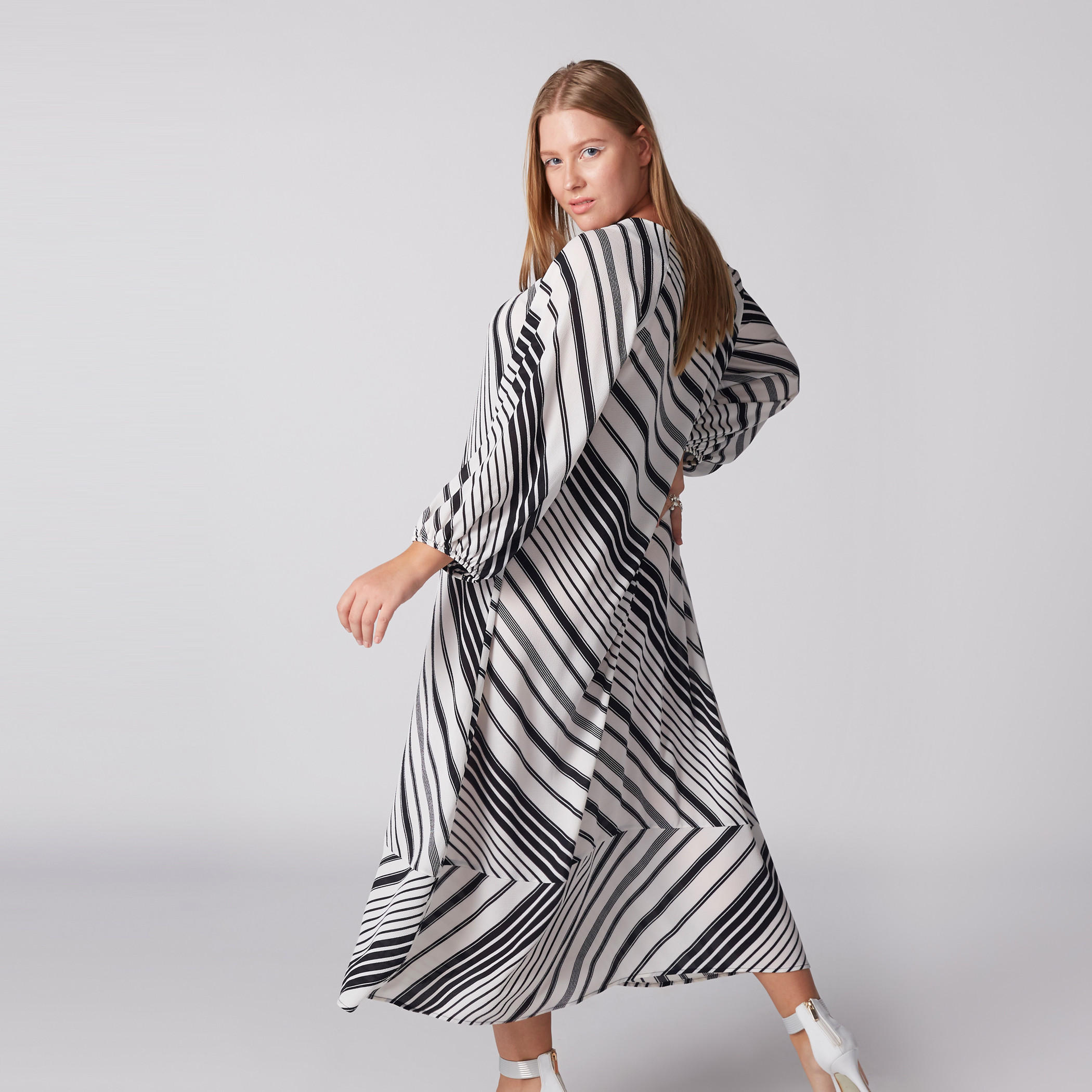 فستان مقلّم بياقة مستديرة وأكمام طويلة-women-clothing-dresses-image-3