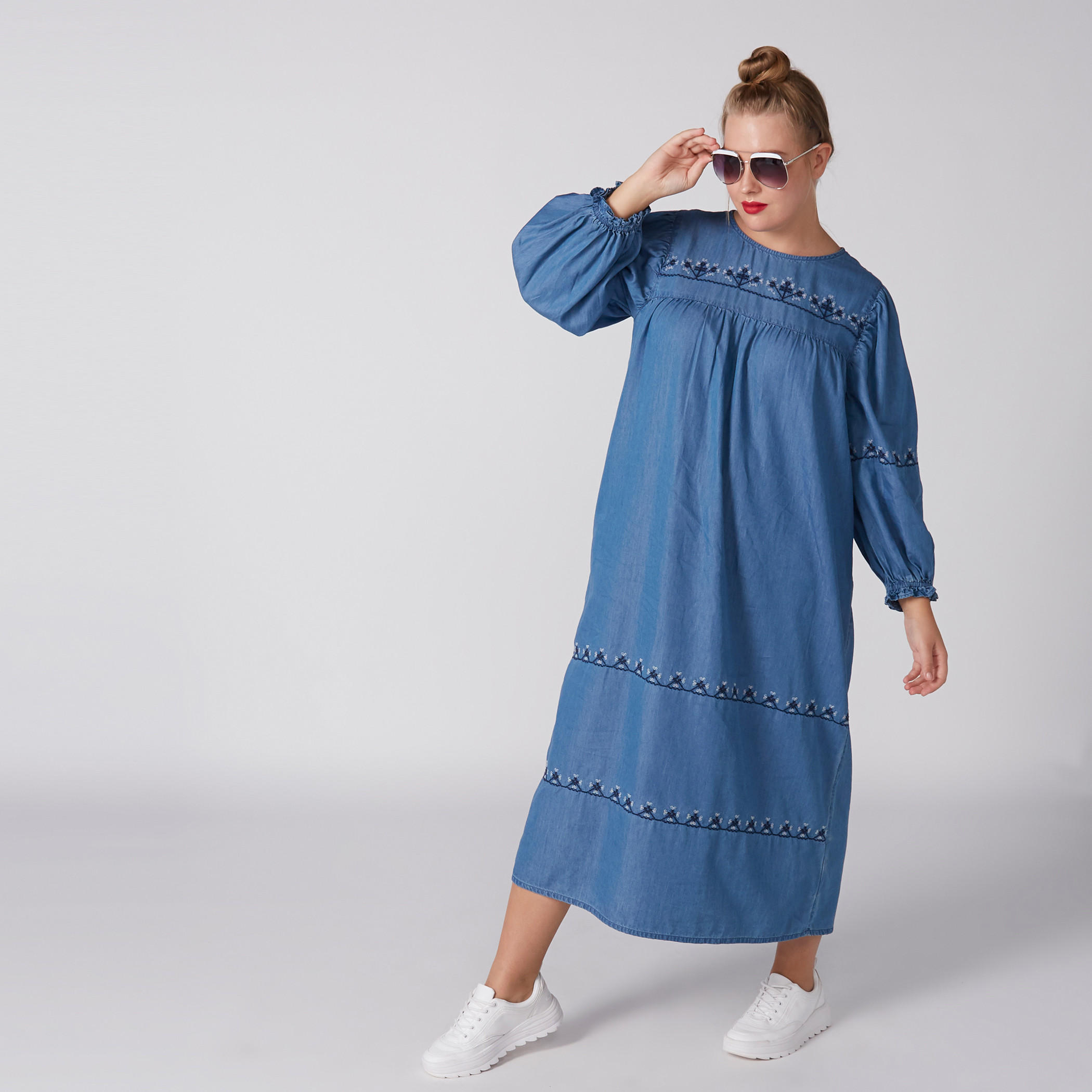 فستان ماكسي بأكمام طويلة وتصميم مطرّز-women-clothing-dresses-image-1