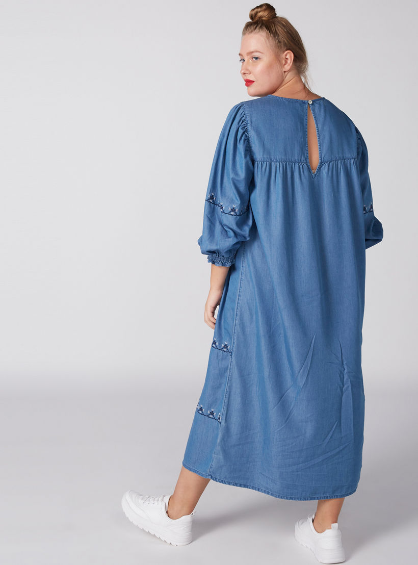 فستان ماكسي بأكمام طويلة وتصميم مطرّز-women-clothing-dresses-image-4