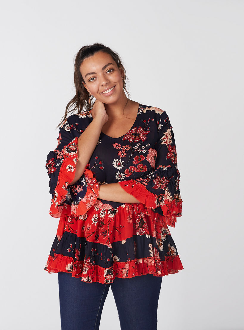 بلوزة بطبعات زهرية وتفاصيل كشكش وأكمام واسعة-women-clothing-shirtsandblouses-blouses-image-1