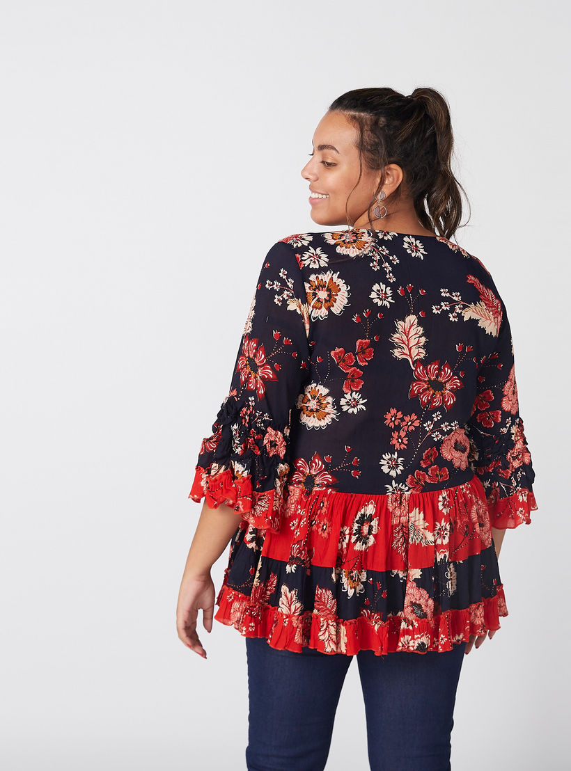بلوزة بطبعات زهرية وتفاصيل كشكش وأكمام واسعة-women-clothing-shirtsandblouses-blouses-image-4