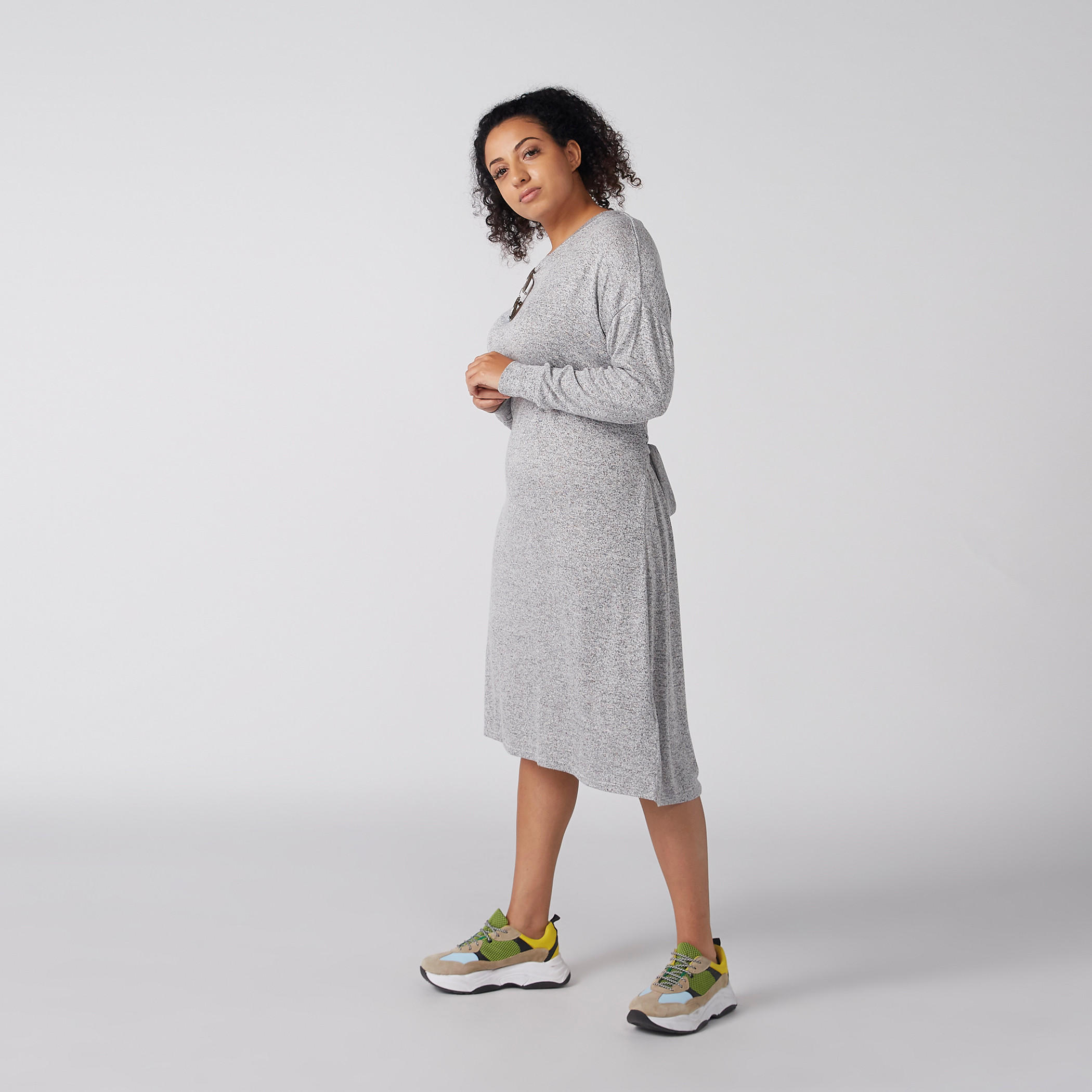 فستان ميدي بارز الملمس بياقة مستديرة وأكمام بأكتاف منسدلة-women-clothing-dresses-image-2