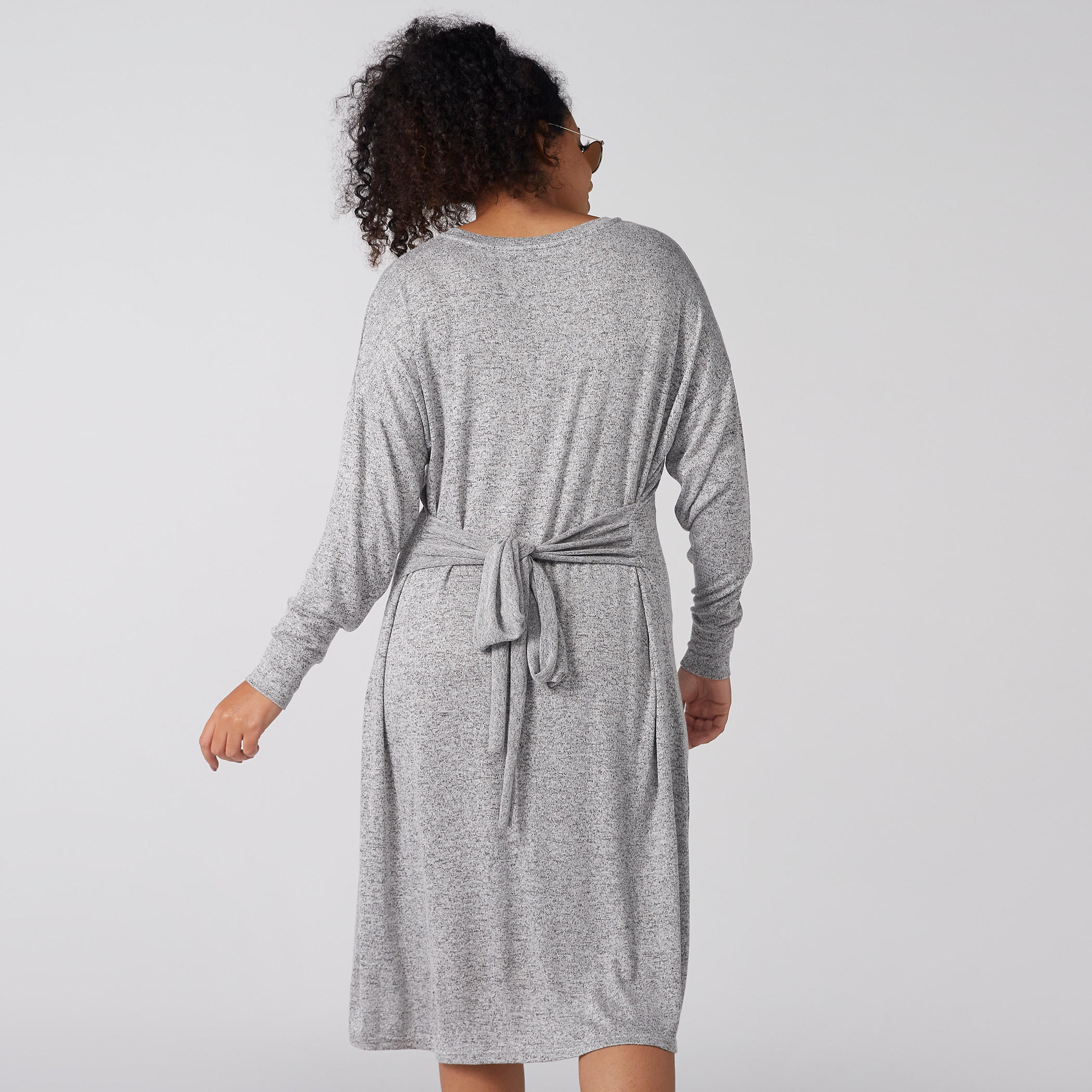 فستان ميدي بارز الملمس بياقة مستديرة وأكمام بأكتاف منسدلة-women-clothing-dresses-image-3