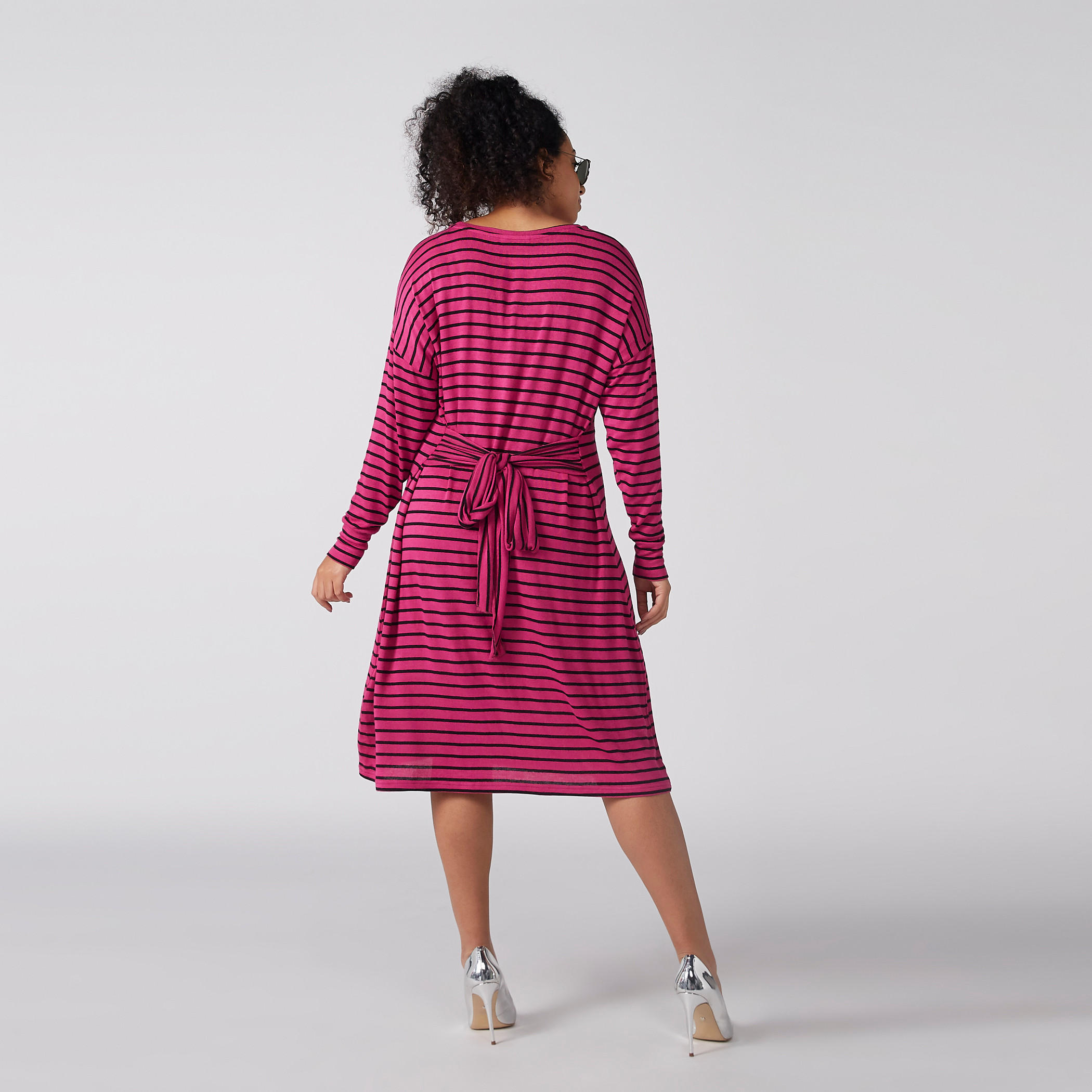 فستان ميدي مقلّم بياقة مستديرة وأكمام بأكتاف منسدلة-women-clothing-dresses-image-2