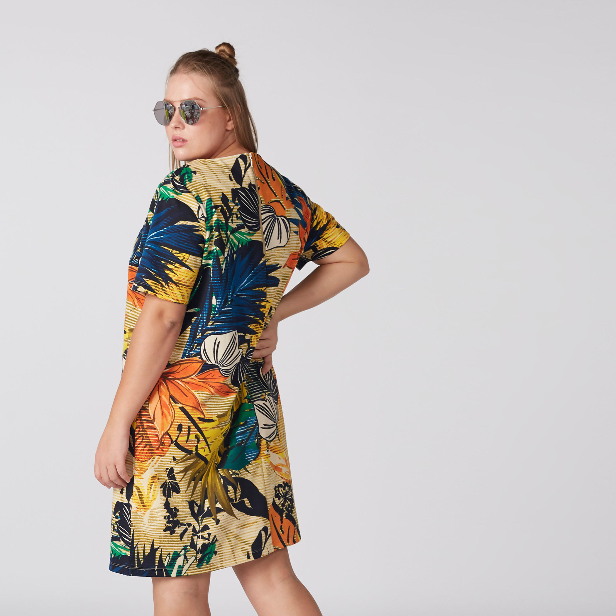فستان بطبعات وياقة مستديرة وأكمام قصيرة-women-clothing-dresses-image-3
