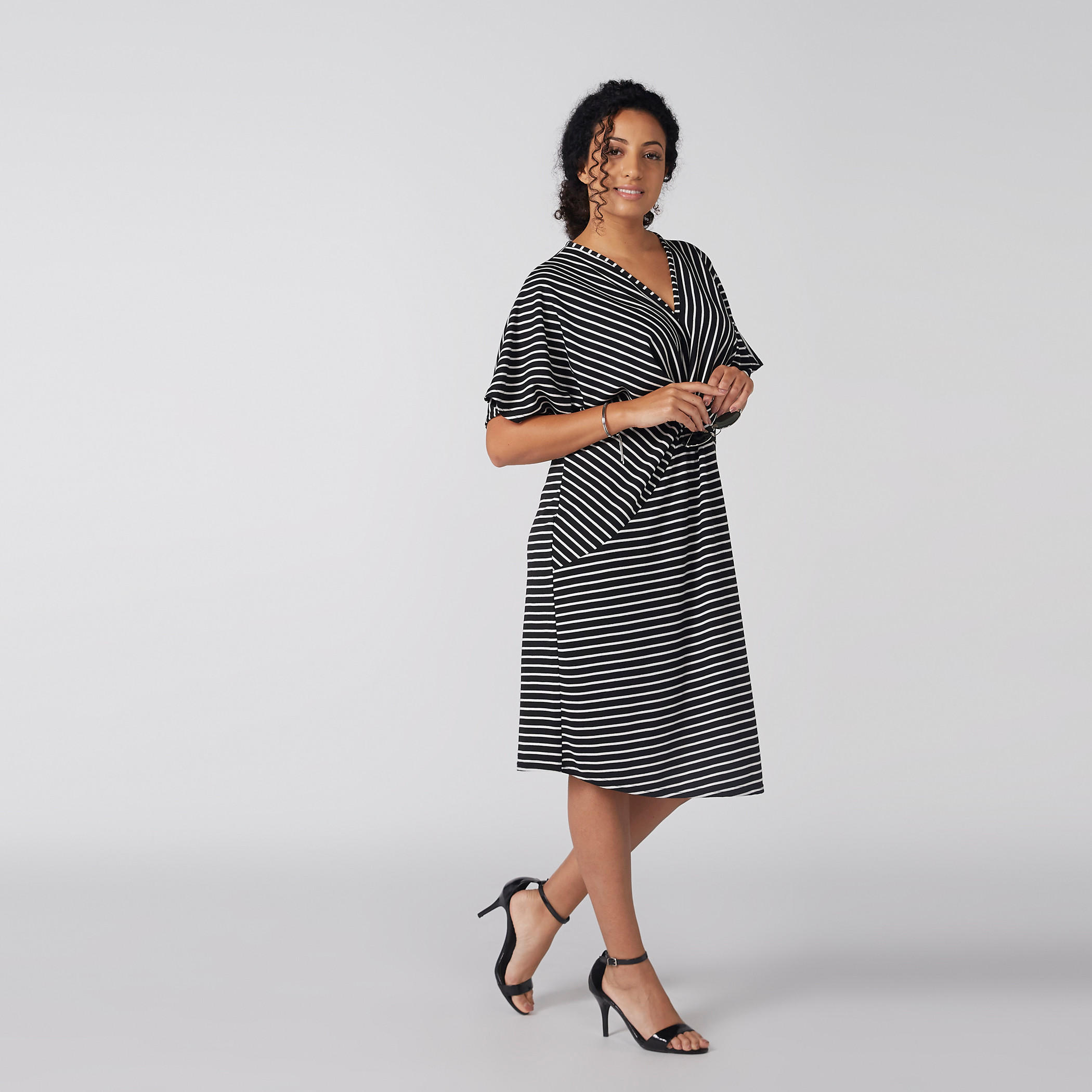 فستان ميدي مقلّم بياقة V وأكمام متصلة-women-clothing-dresses-image-1