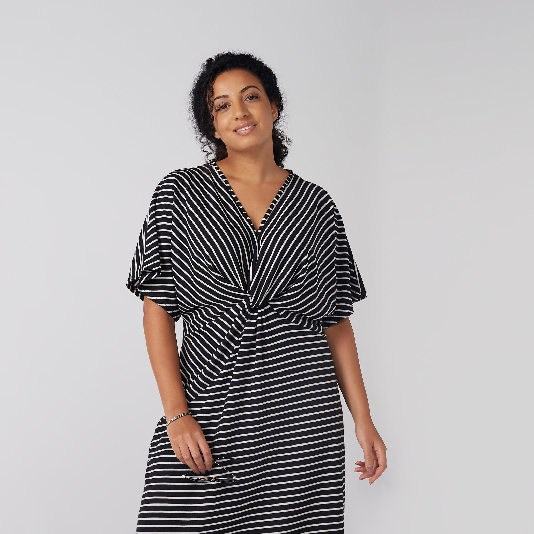 فستان ميدي مقلّم بياقة V وأكمام متصلة-women-clothing-dresses-image-2