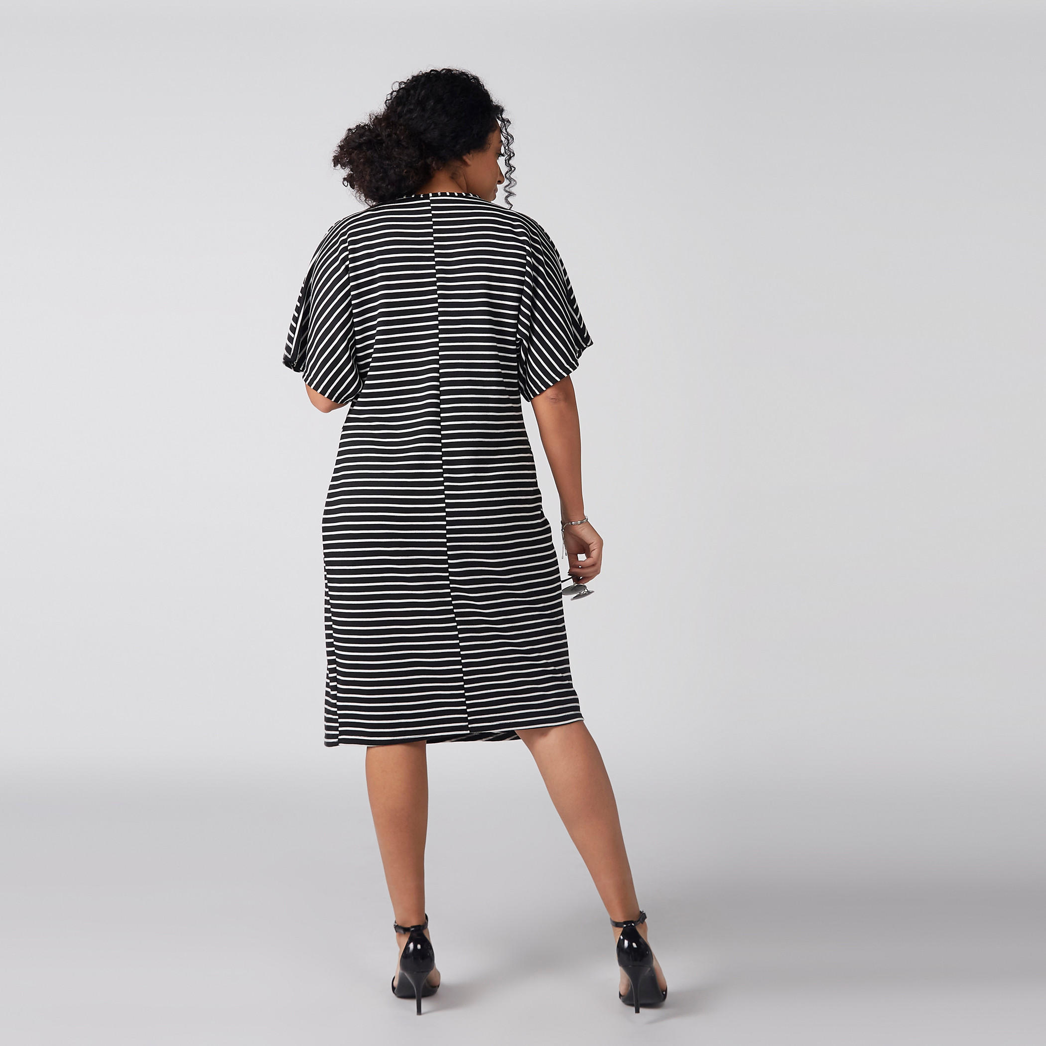 فستان ميدي مقلّم بياقة V وأكمام متصلة-women-clothing-dresses-image-3