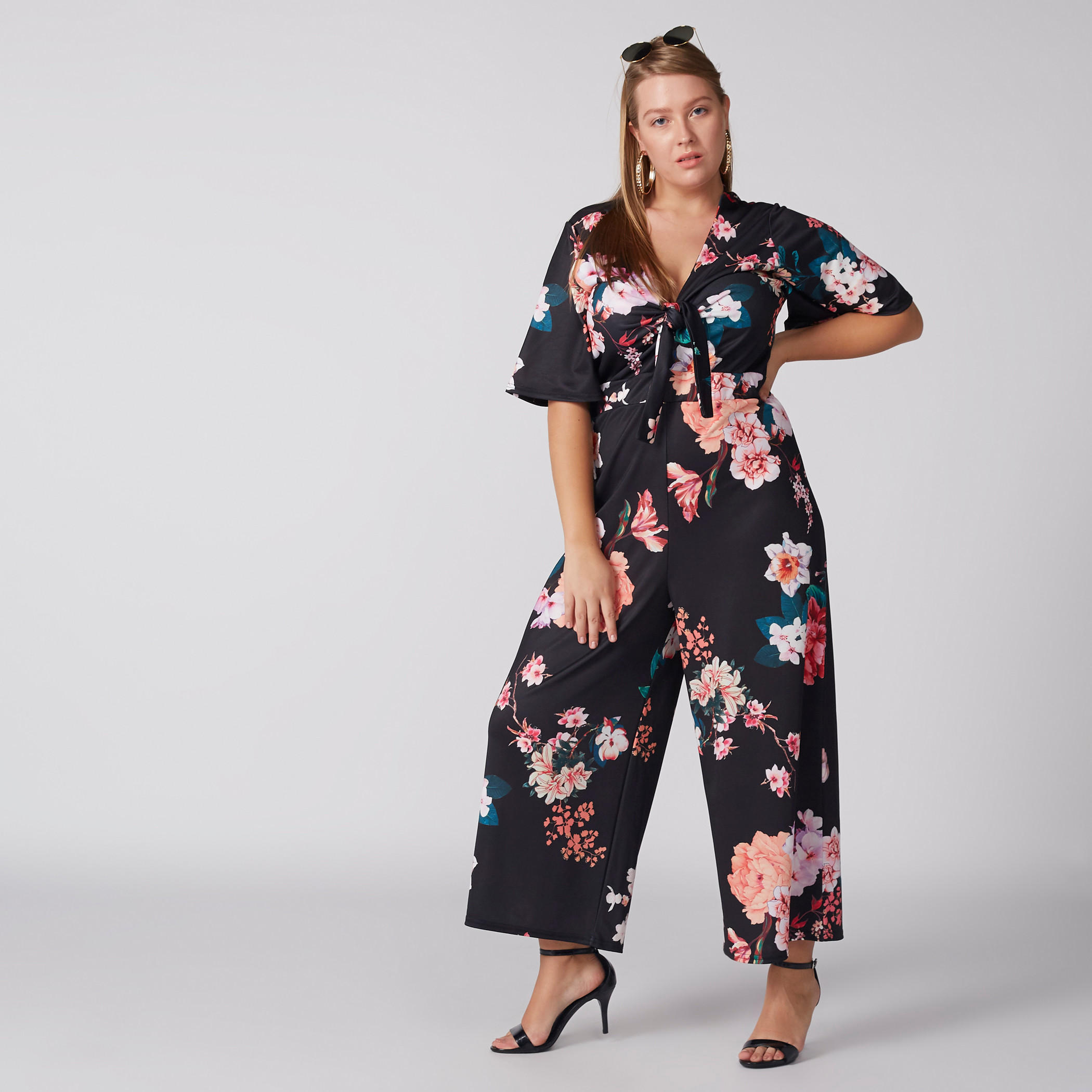 أفرول بطبعات زهرية وأكمام واسعة وتفاصيل معقودة-women-clothing-jumpsuits-image-2