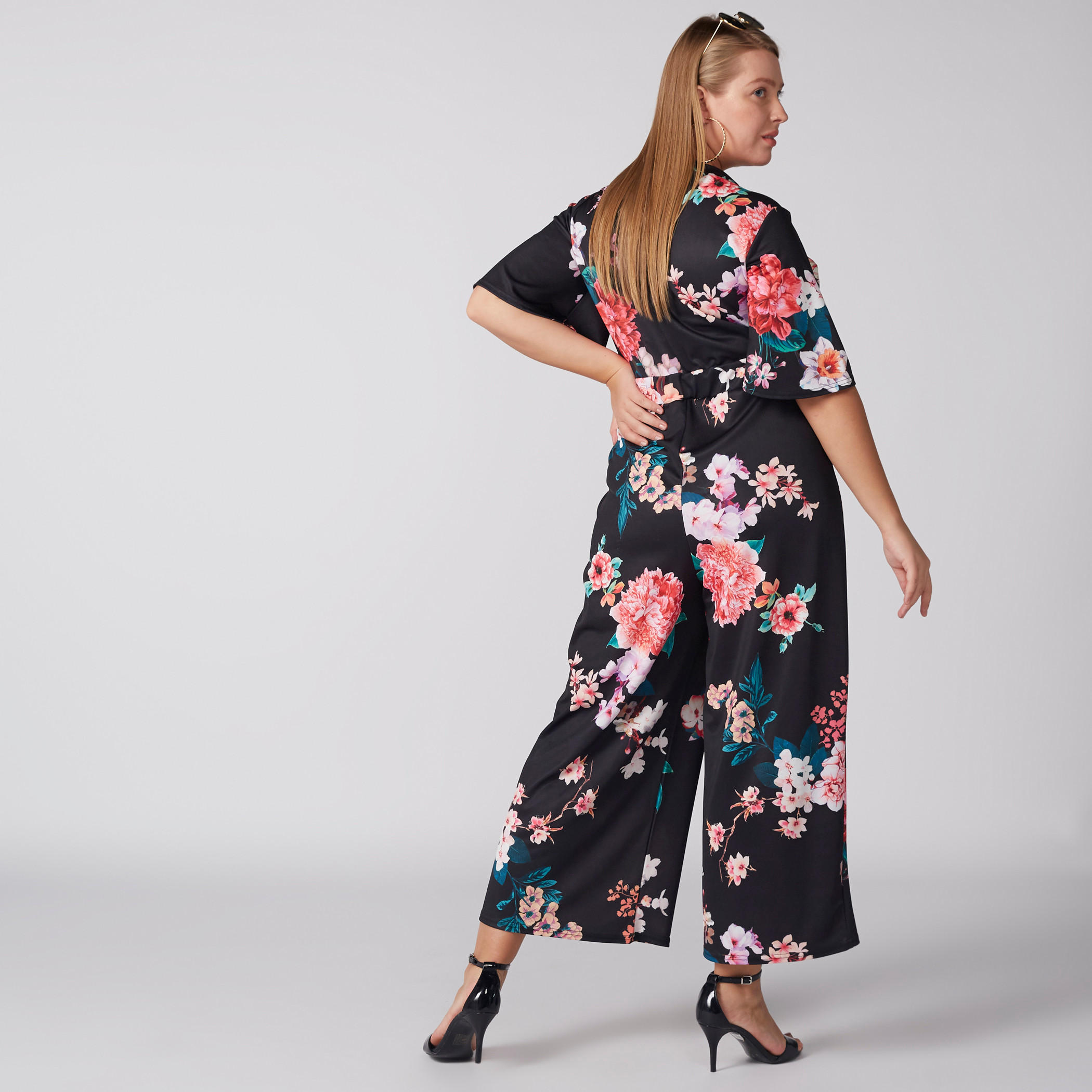 أفرول بطبعات زهرية وأكمام واسعة وتفاصيل معقودة-women-clothing-jumpsuits-image-3