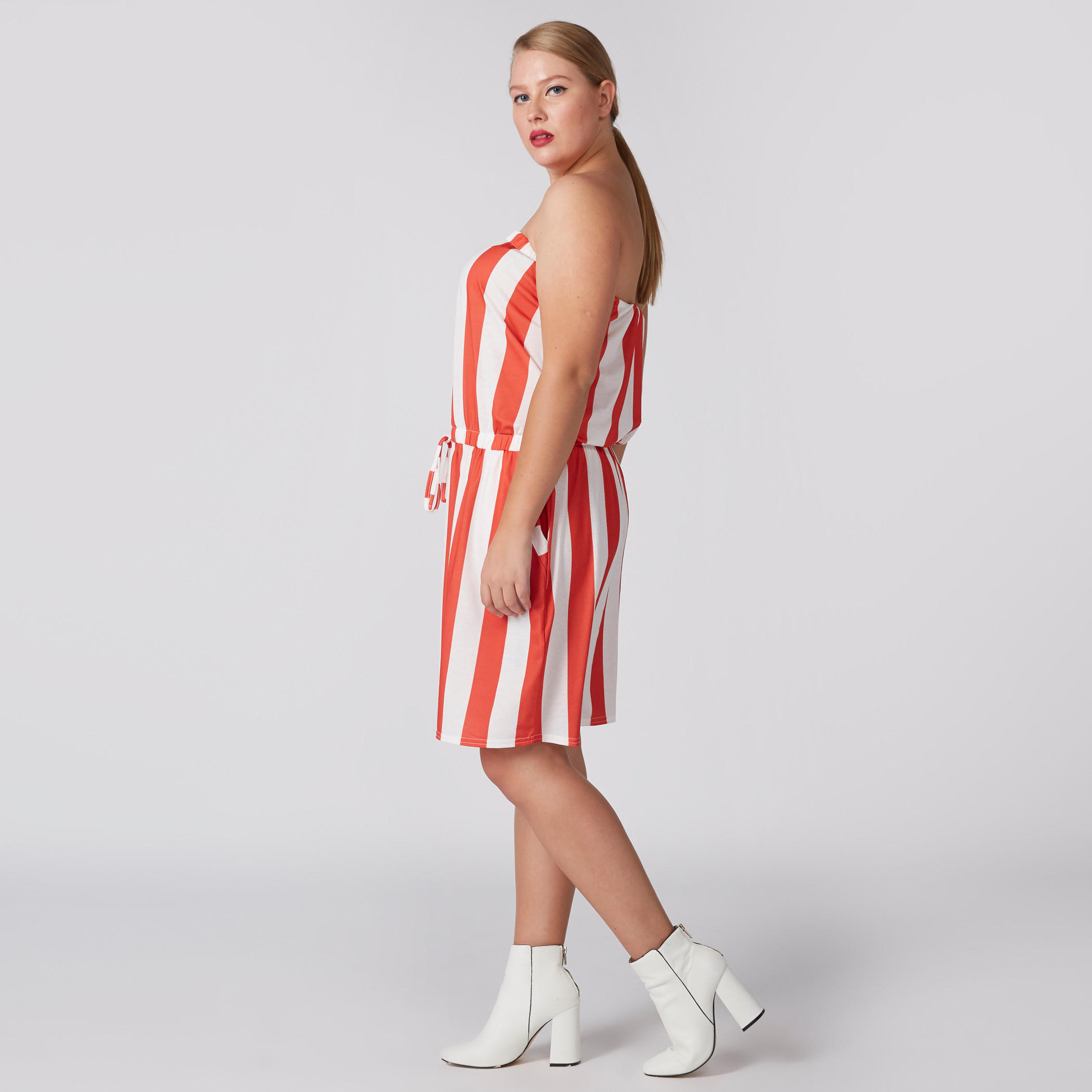 أفرول مقلّم بأكتاف مكشوفة وجيوب-women-clothing-jumpsuits-image-3