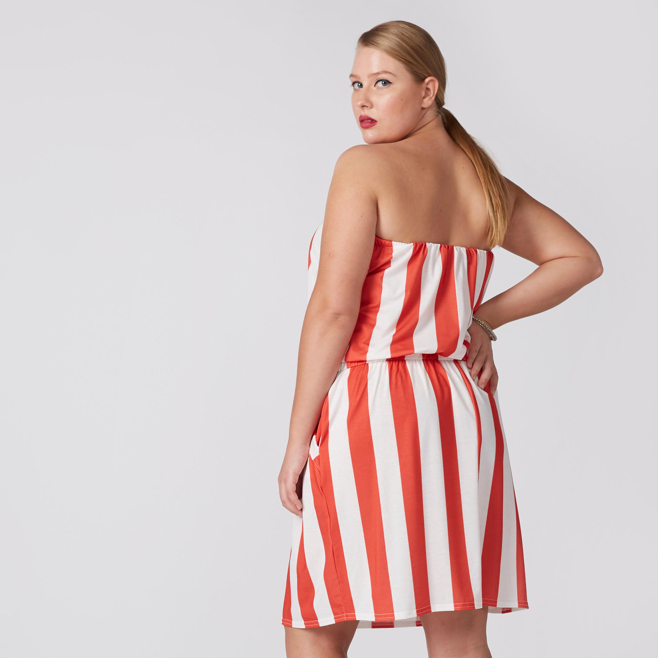 أفرول مقلّم بأكتاف مكشوفة وجيوب-women-clothing-jumpsuits-image-4