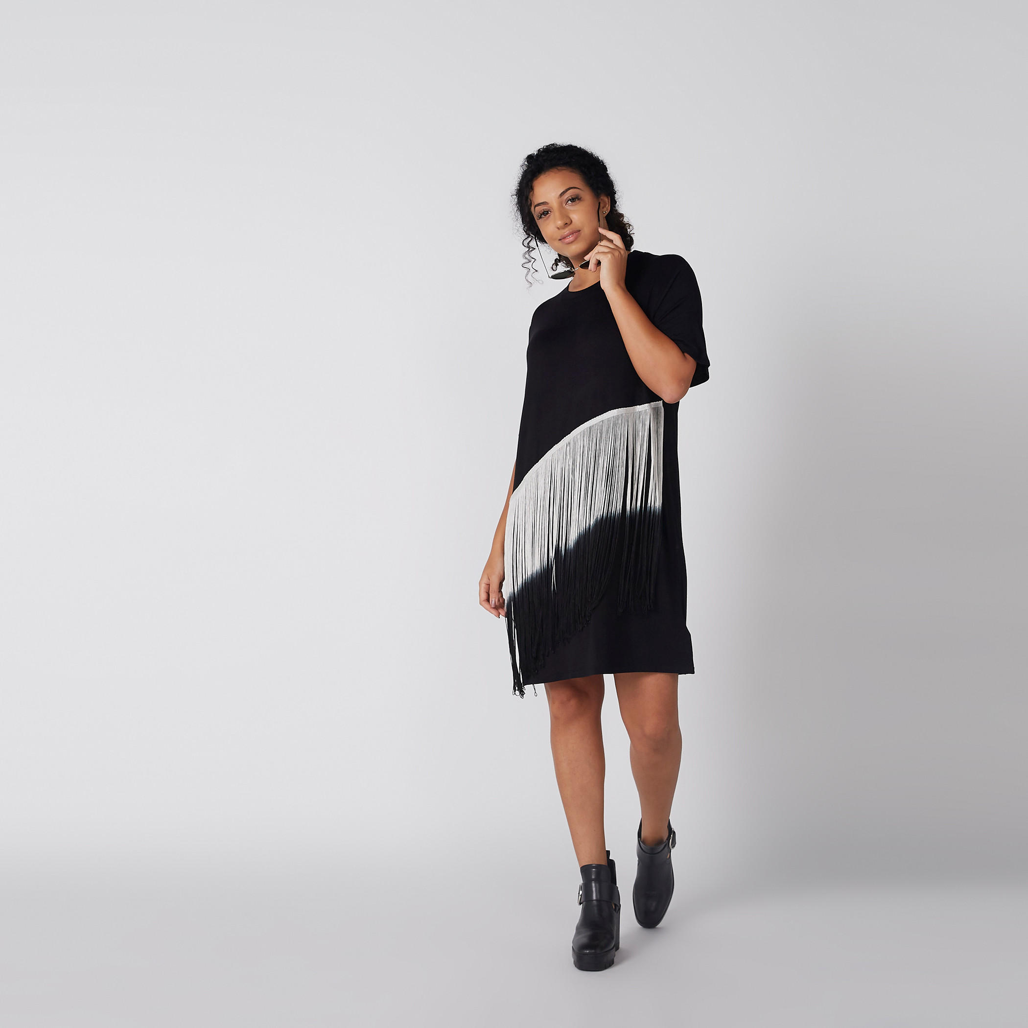 فستان بياقة مستديرة وأكمام قصيرة وشراشيب-women-clothing-dresses-image-3