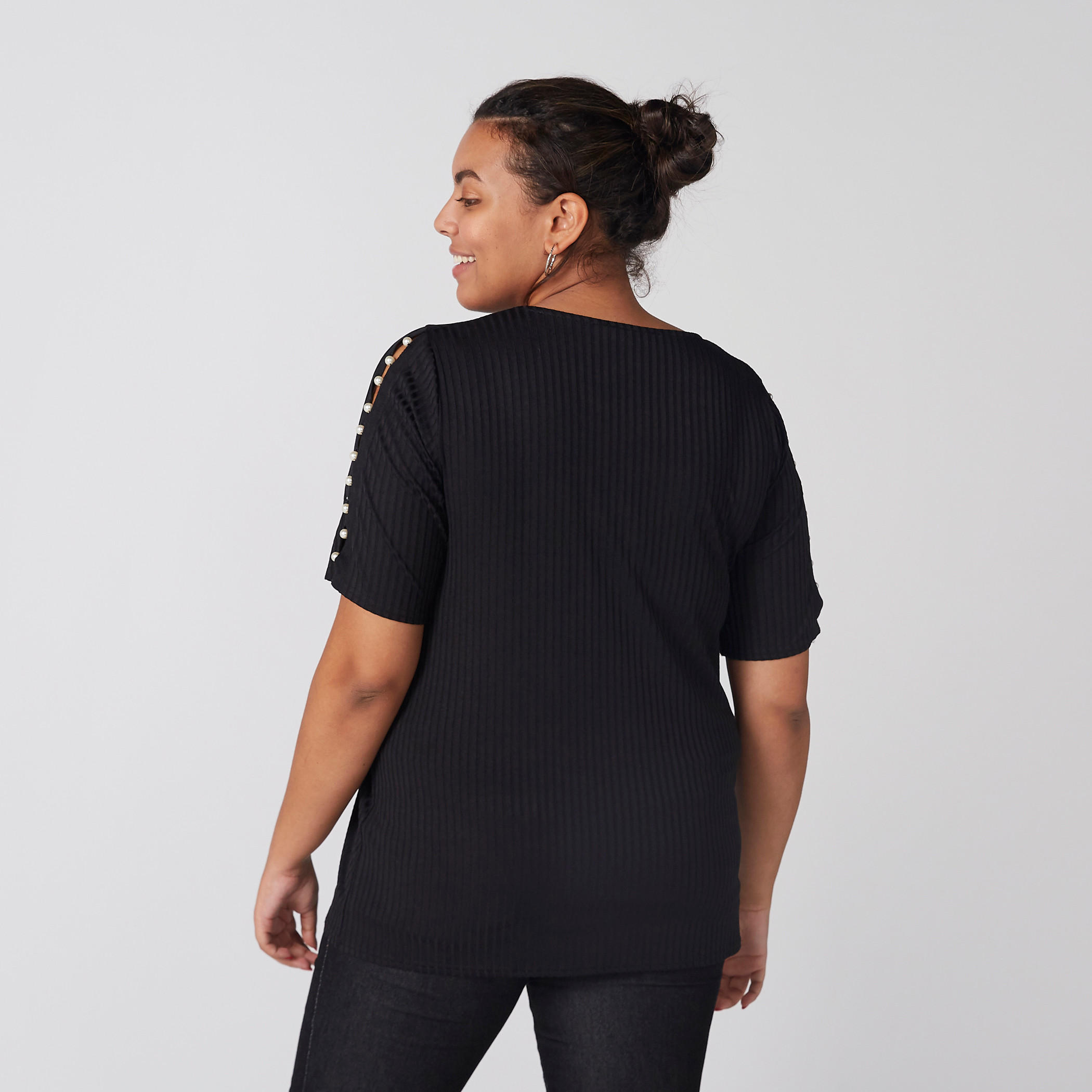 بلوزة بياقة مستديرة وأكمام قصيرة بتفاصيل لؤلؤ-women-clothing-shirtsandblouses-blouses-image-5