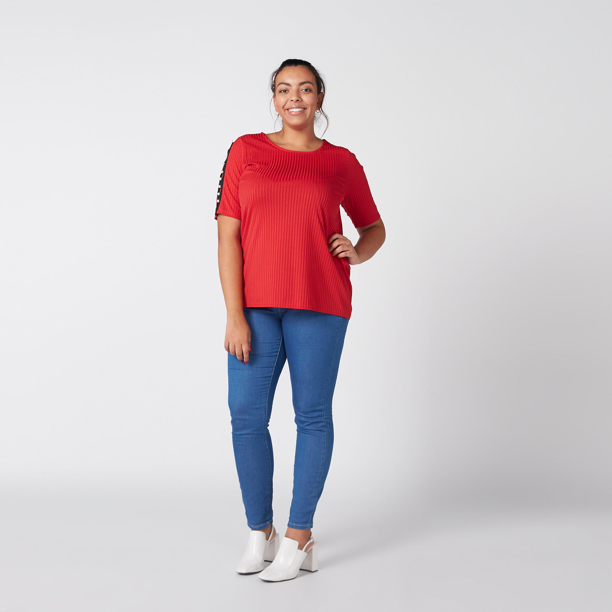 بلوزة بياقة مستديرة وأكمام قصيرة بتفاصيل لؤلؤ-women-clothing-shirtsandblouses-blouses-image-1