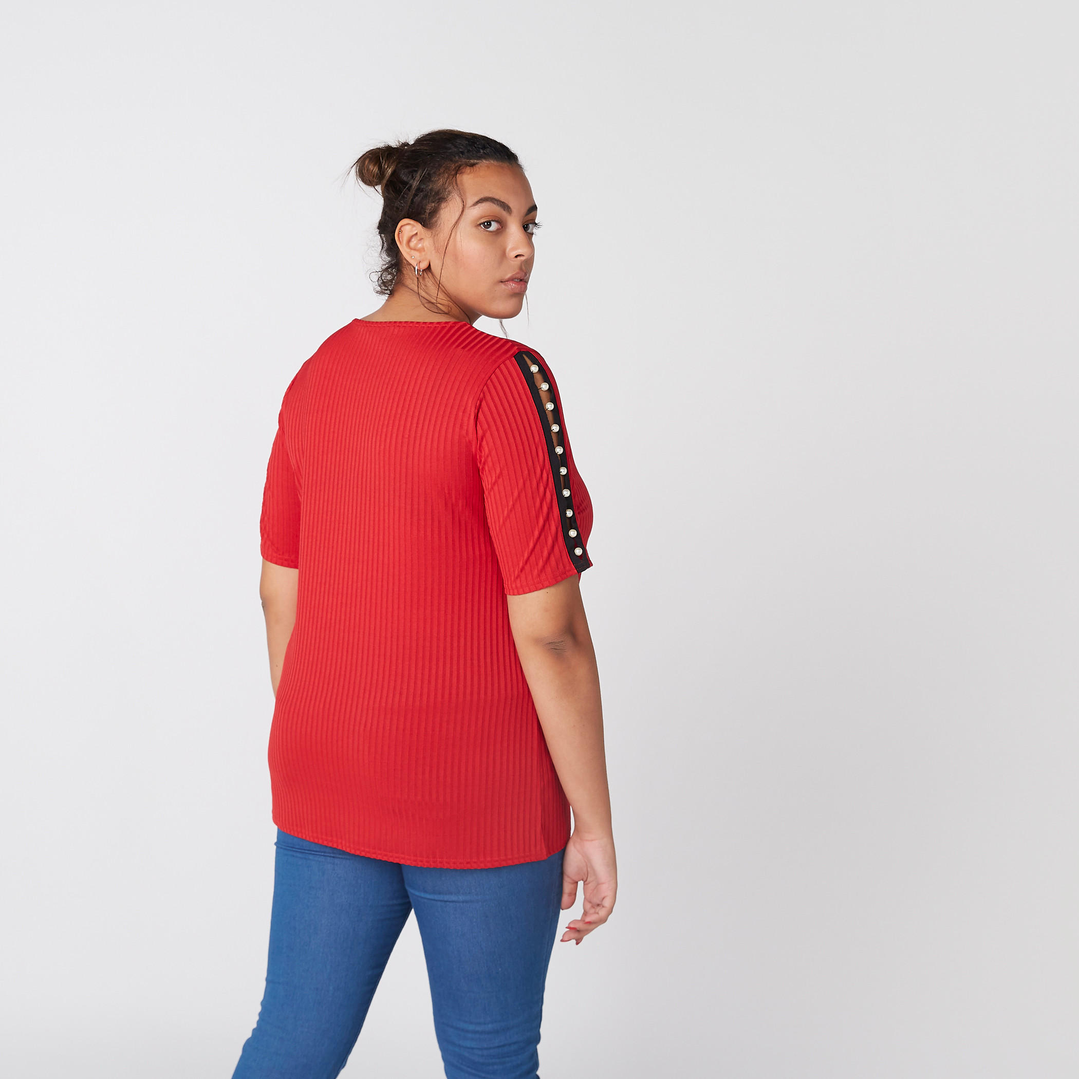 بلوزة بياقة مستديرة وأكمام قصيرة بتفاصيل لؤلؤ-women-clothing-shirtsandblouses-blouses-image-3