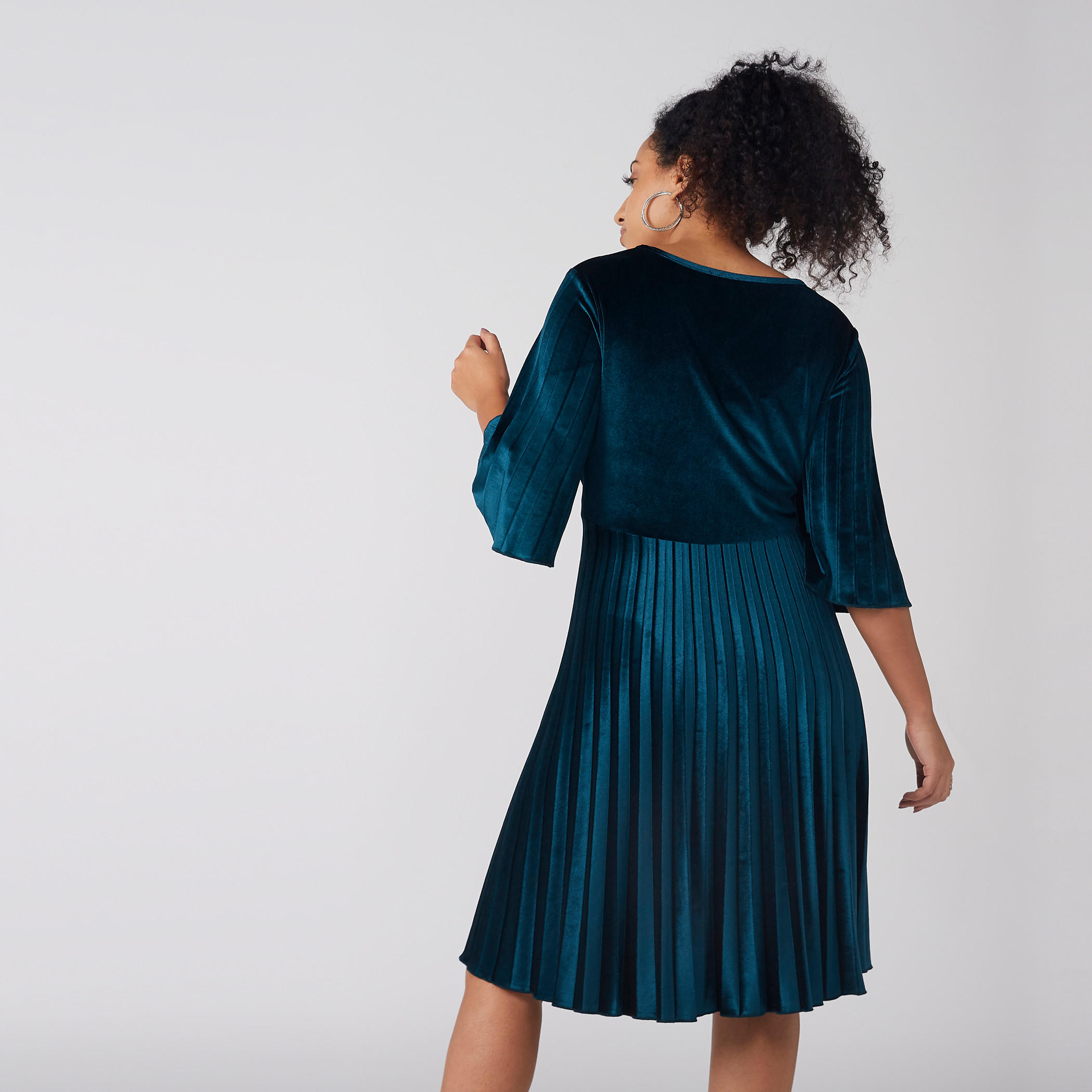 فستان بياقة V وأكمام قصيرة وتفاصيل كشكش-women-clothing-dresses-image-2