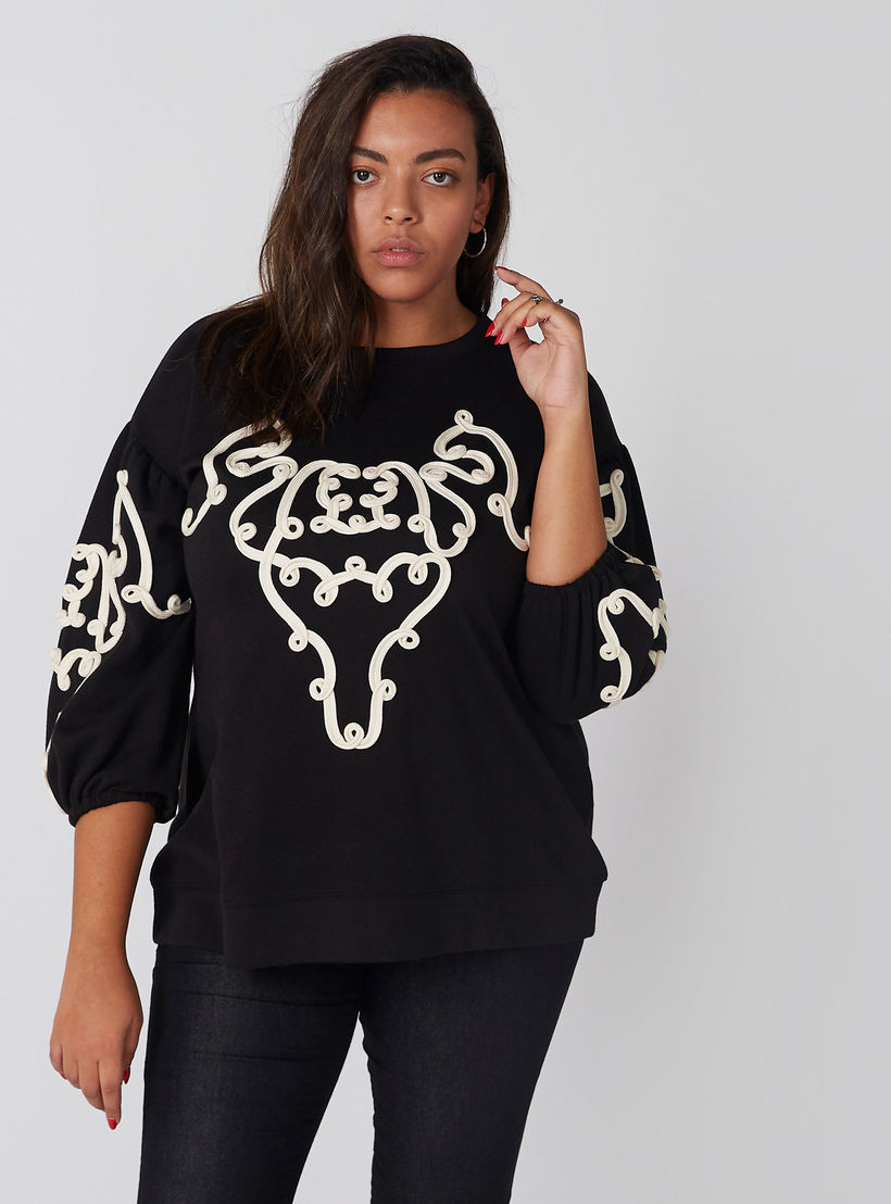 بلوزة سويت بياقة مستديرة وأكمام 3/4 وتطريز-women-winterwear-hoodiesandsweatshirts-sweatshirts-image-1