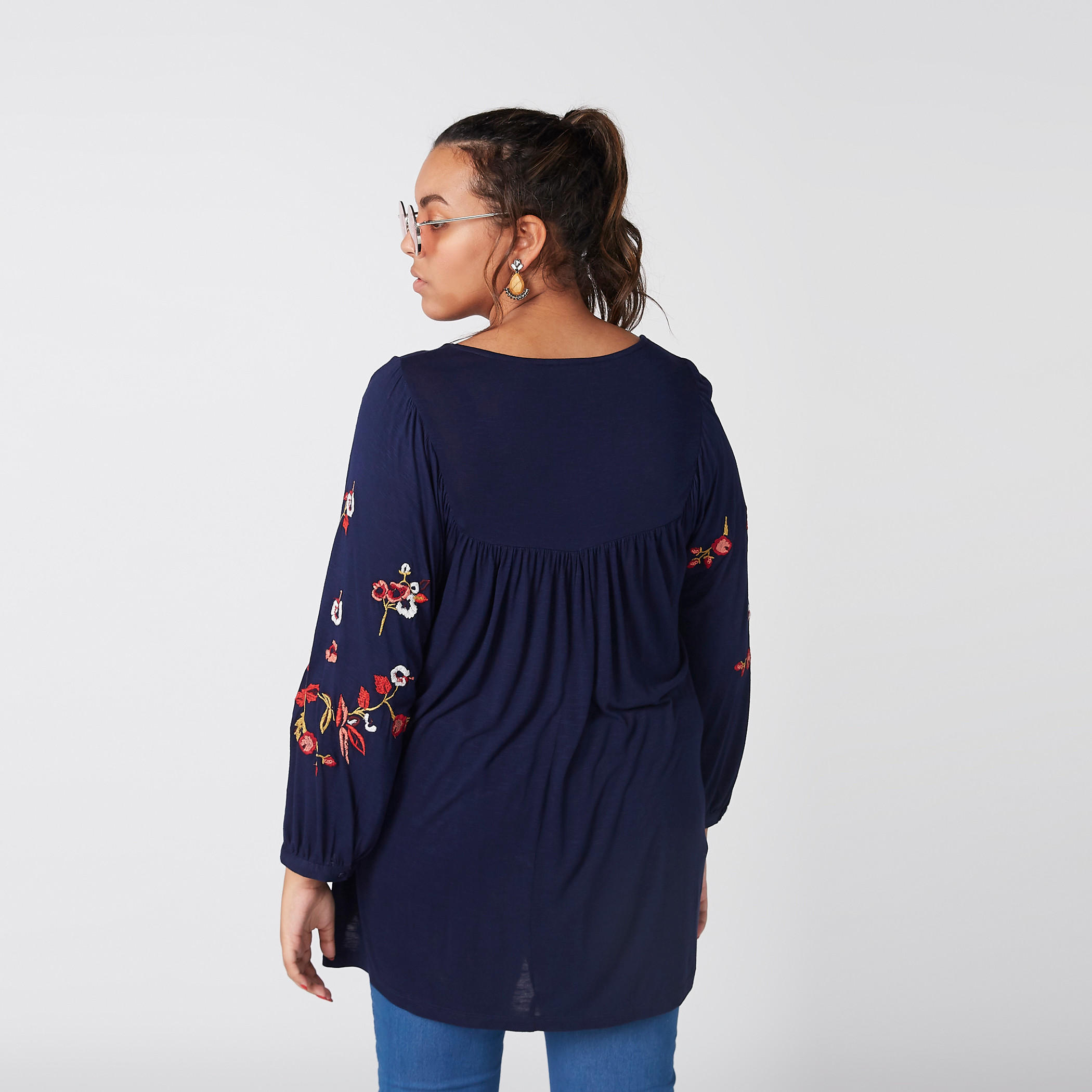 بلوزة بأكمام طويلة وأربطة وتطريز-women-clothing-shirtsandblouses-blouses-image-2