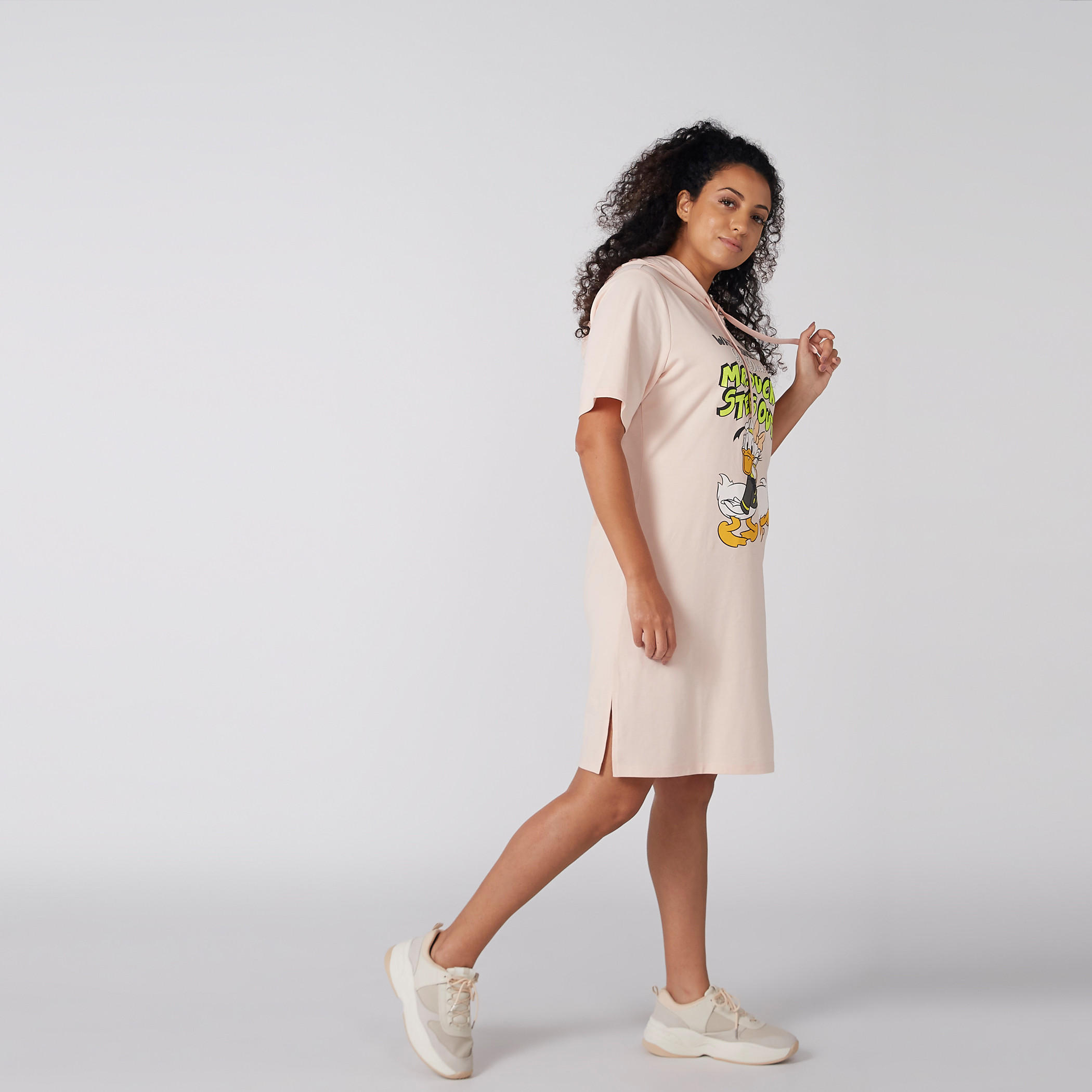 فستان تيشيرت بقبّعة وأكمام قصيرة وطبعات دونالد وديزي داك-women-clothing-nightwear-pyjamas-tops-image-2