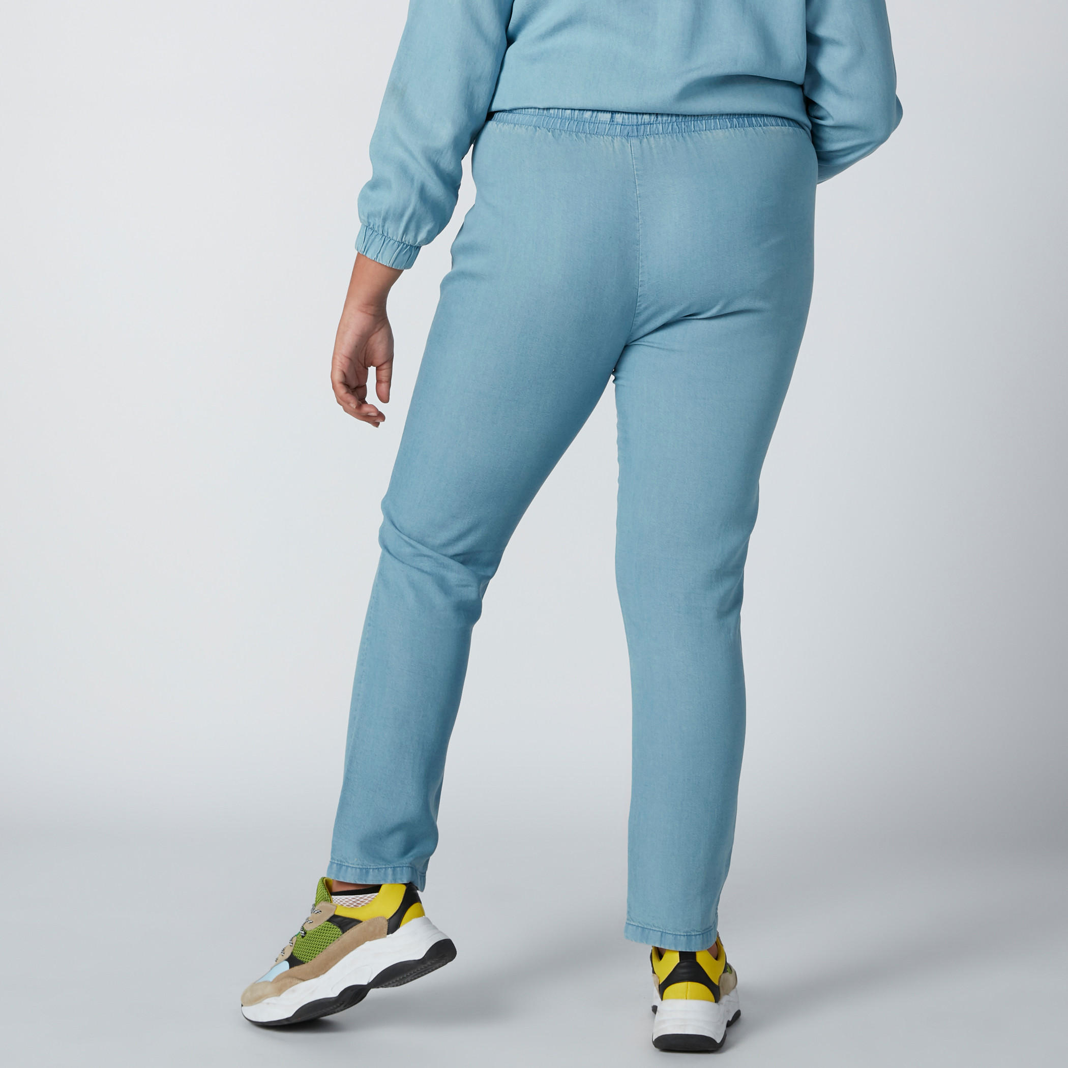 بنطال بقصّة ضيّقة وخصر مطّاطي وجيوب ورباط-women-clothing-bottoms-leggings-image-2