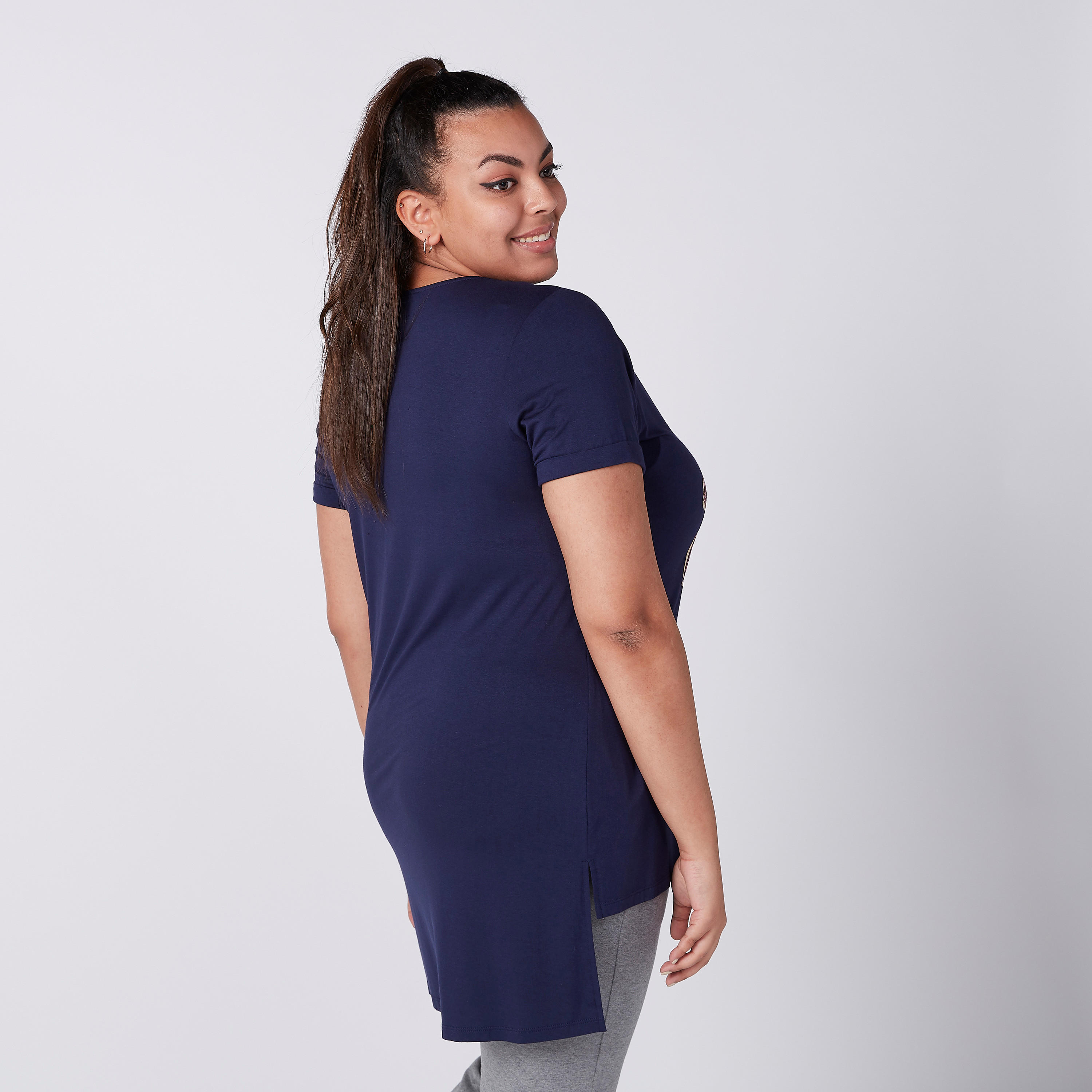 تيشيرت طويل بطبعات وتفاصيل ترتر-women-clothing-tshirts-image-2