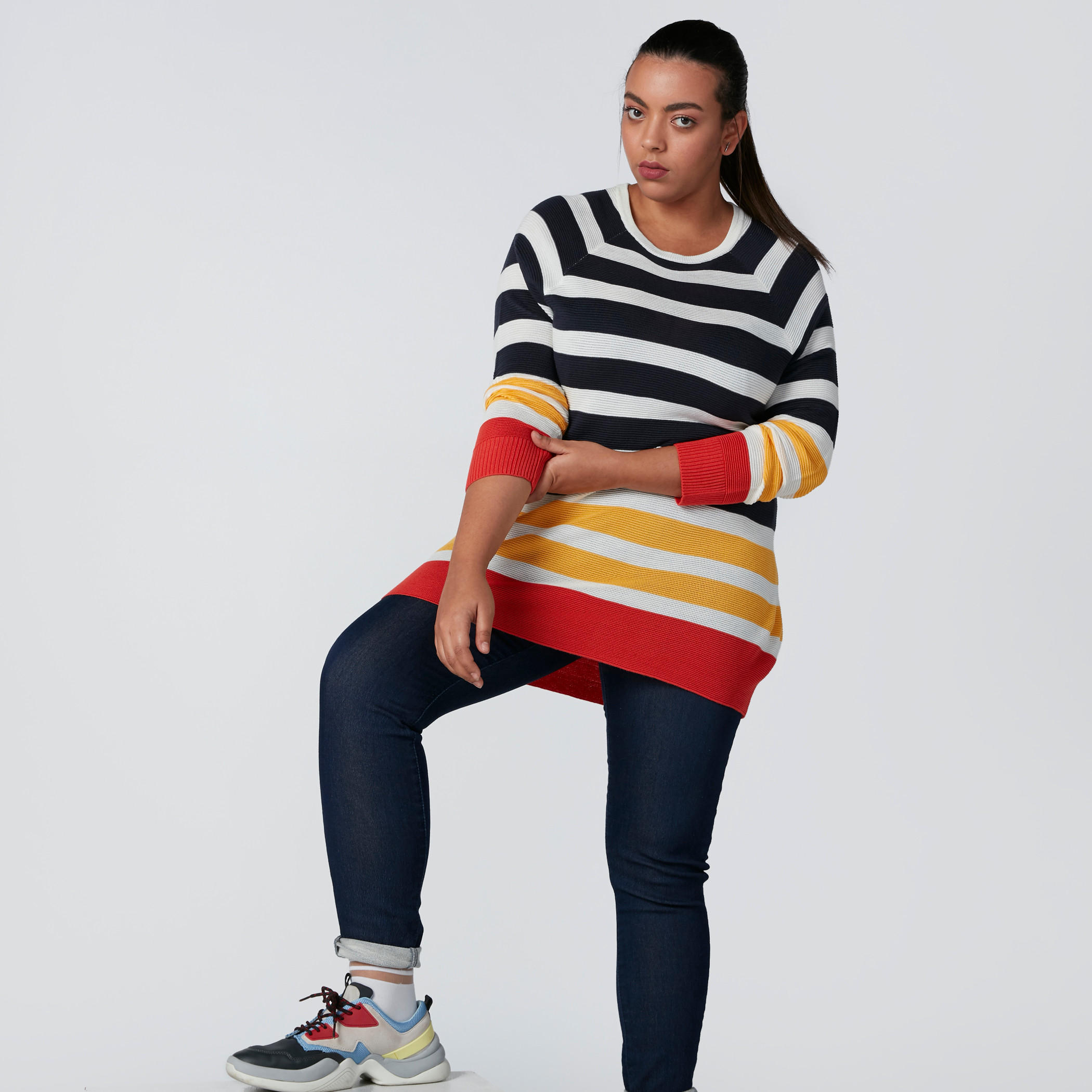 سويتر مقلّم بياقة مستديرة وأكمام مغايرة-women-winterwear-cardigansandjumpers-cardigans-image-3