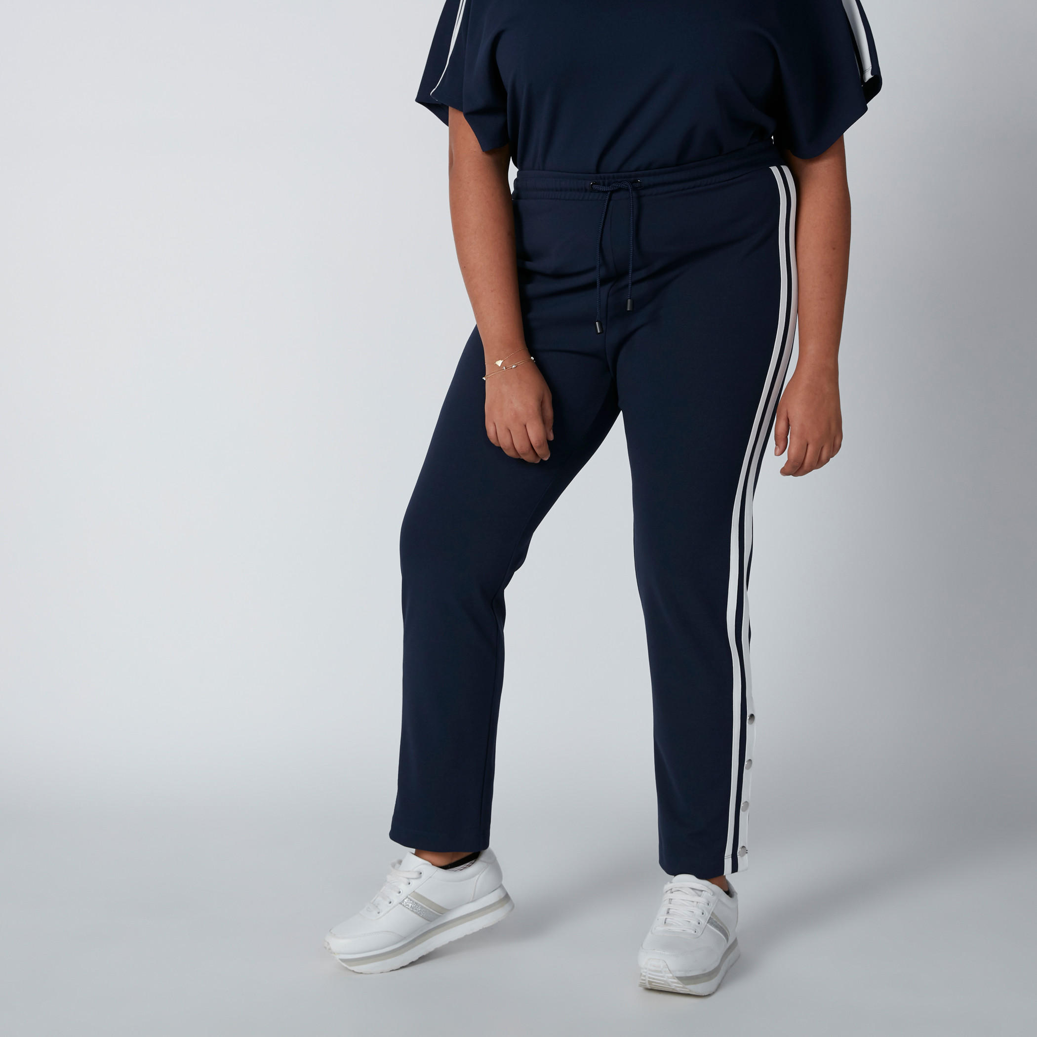 بنطال بجيوب وخصر مرن-women-clothing-bottoms-trousers-image-3