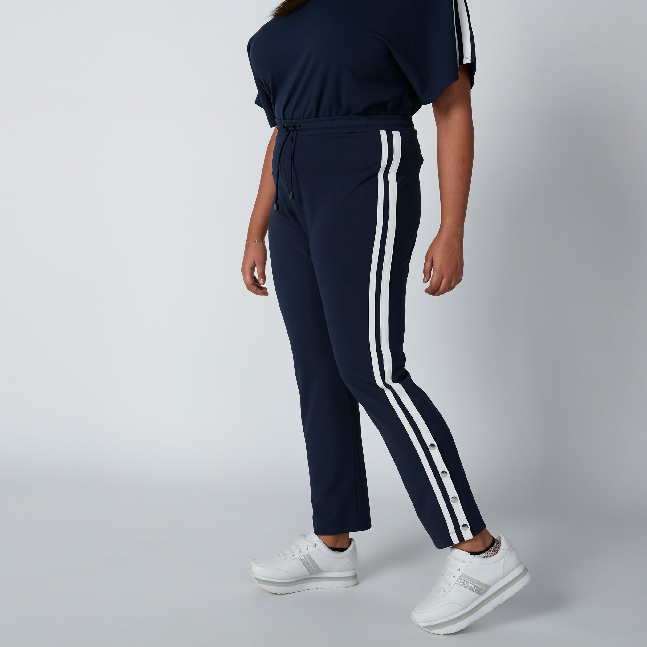 بنطال بجيوب وخصر مرن-women-clothing-bottoms-trousers-image-4