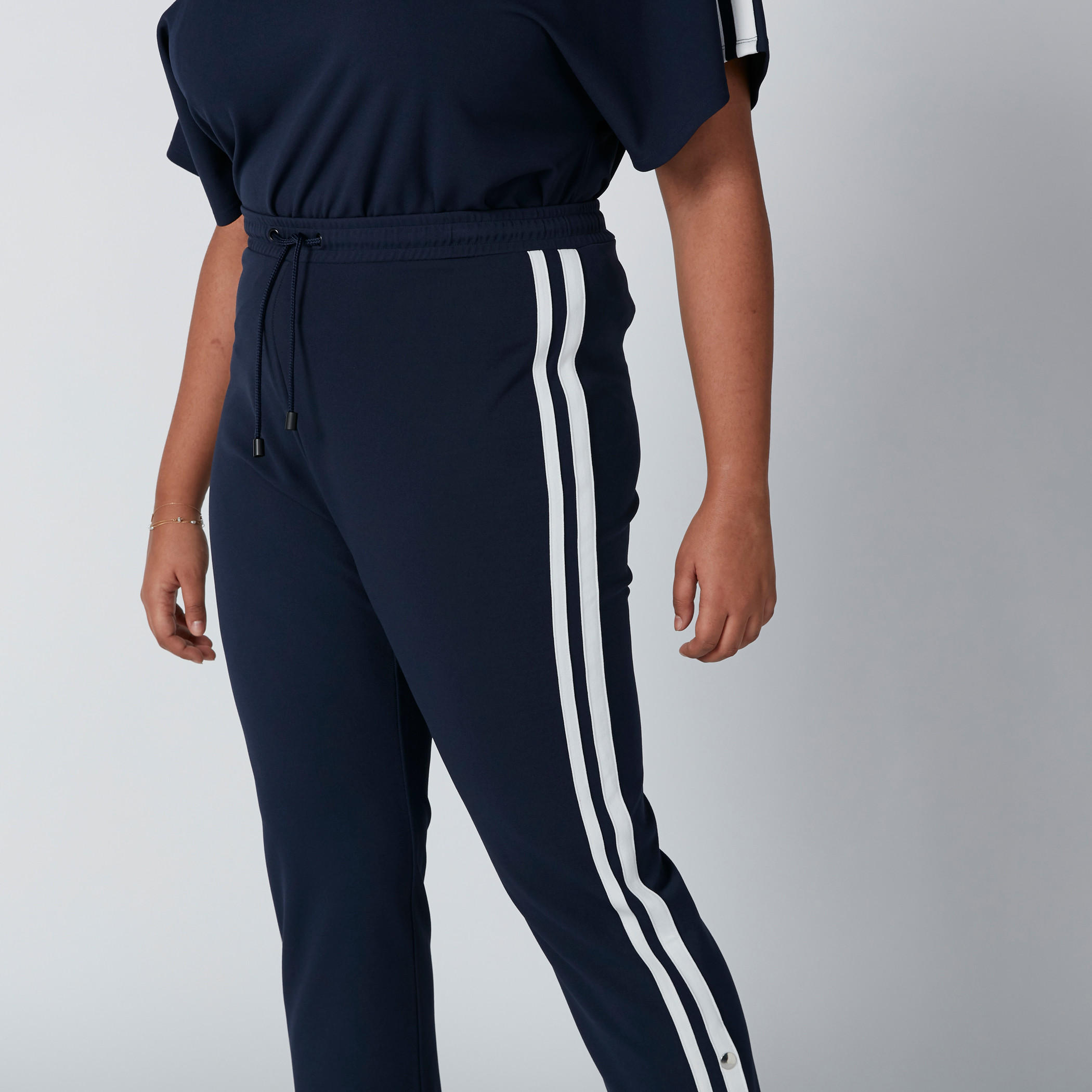 بنطال بجيوب وخصر مرن-women-clothing-bottoms-trousers-image-5