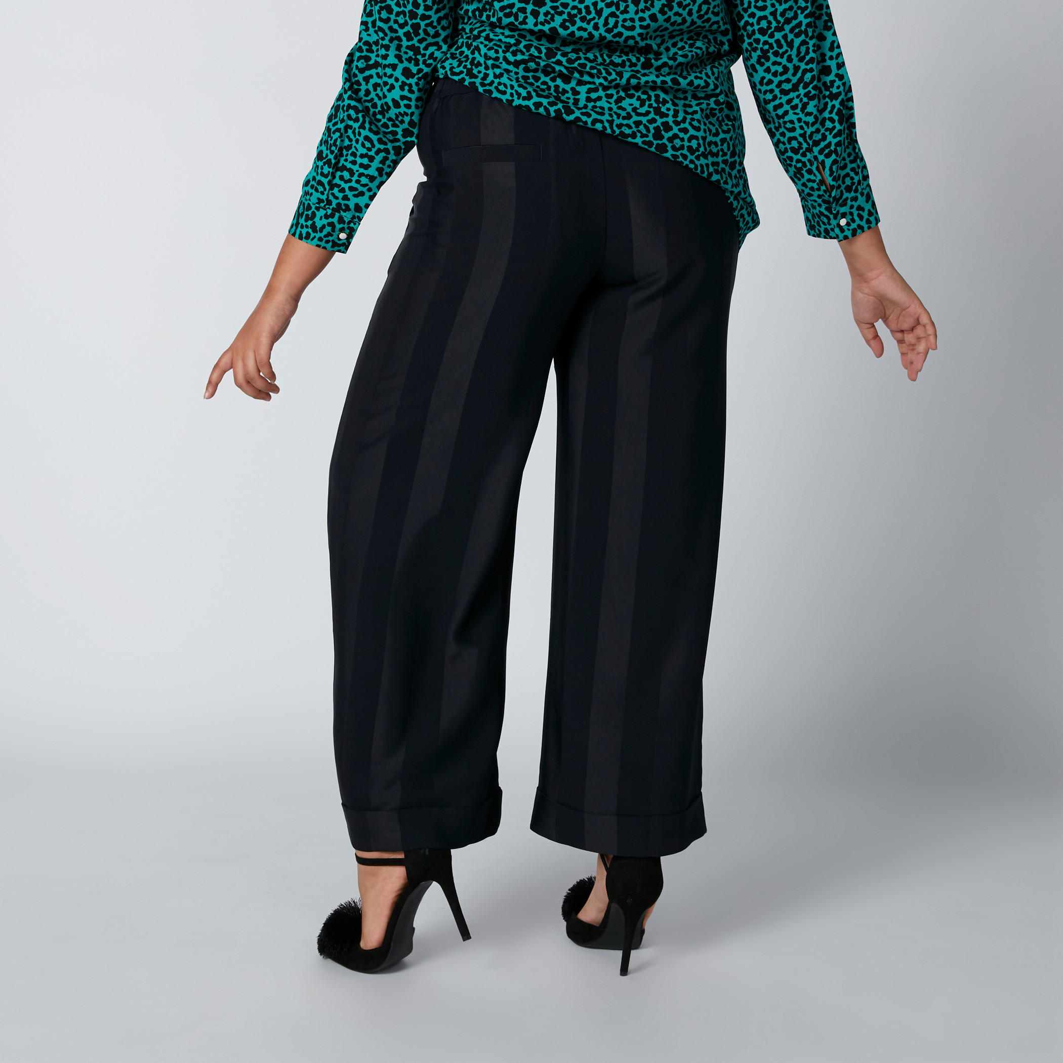 بنطلون مخطط بخصر متوسط الارتفاع وقصة مريحة-women-clothing-bottoms-trousers-image-1
