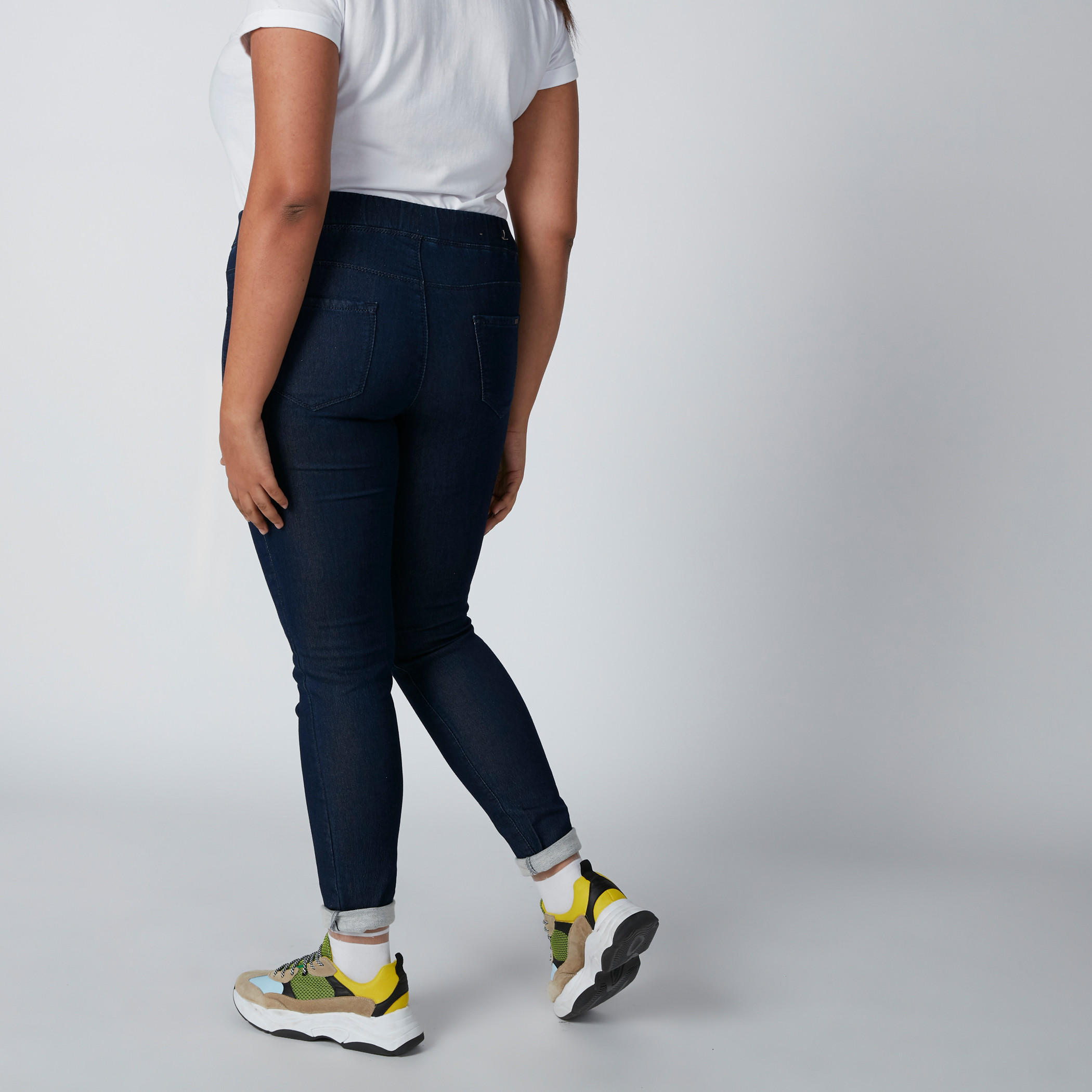 بنطلون جيقنز مقاس كبير بقصّة سكيني وخصر مرن-women-clothing-bottoms-leggings-image-2