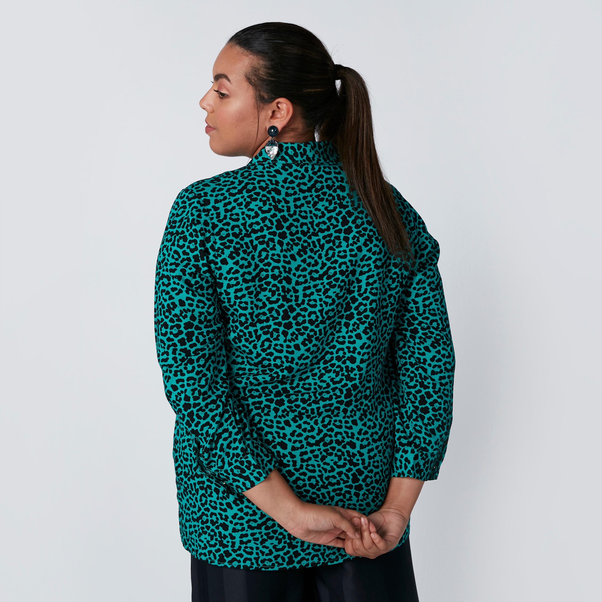 قميص بياقة عادية وطبعات-women-clothing-shirtsandblouses-blouses-image-2