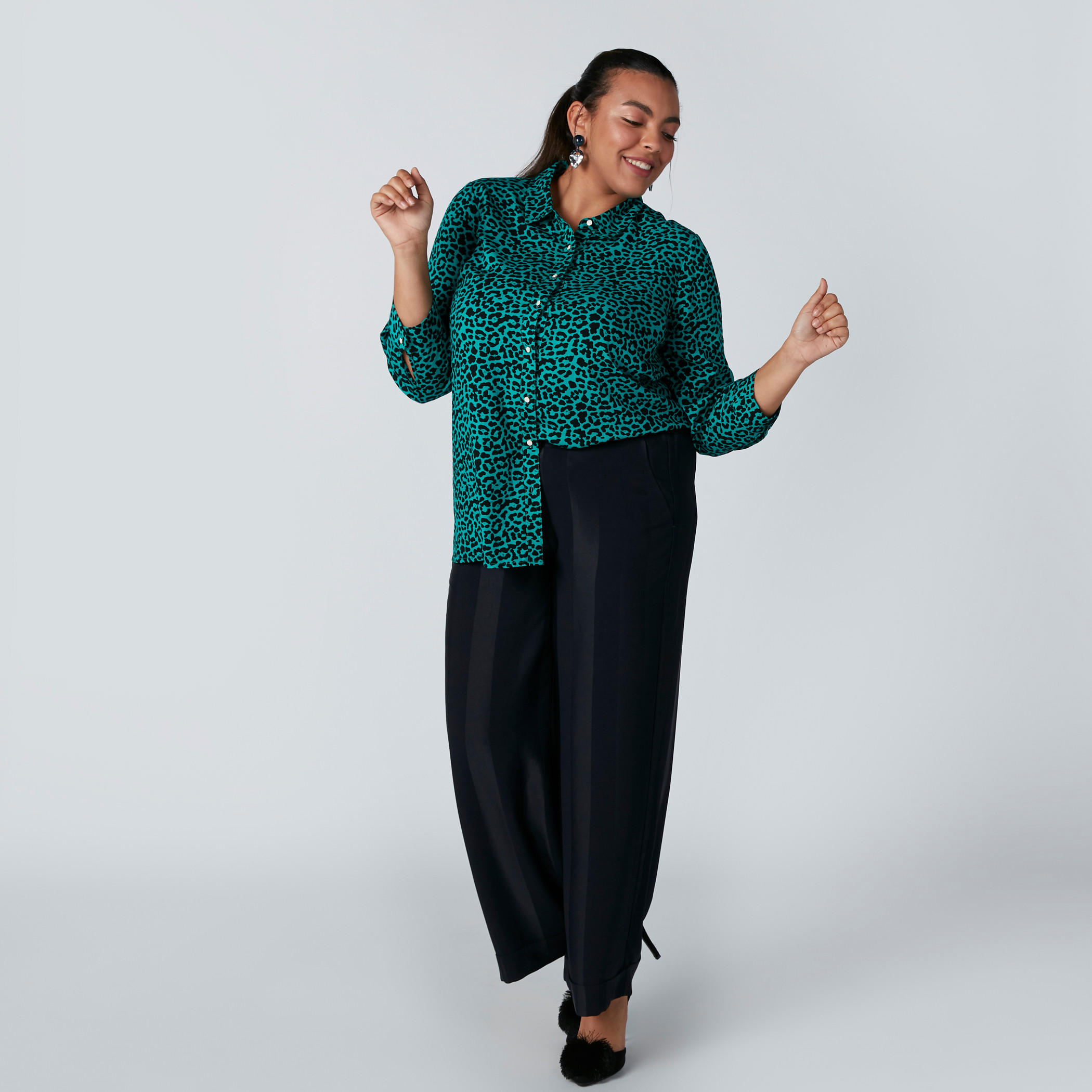 قميص بياقة عادية وطبعات-women-clothing-shirtsandblouses-blouses-image-1