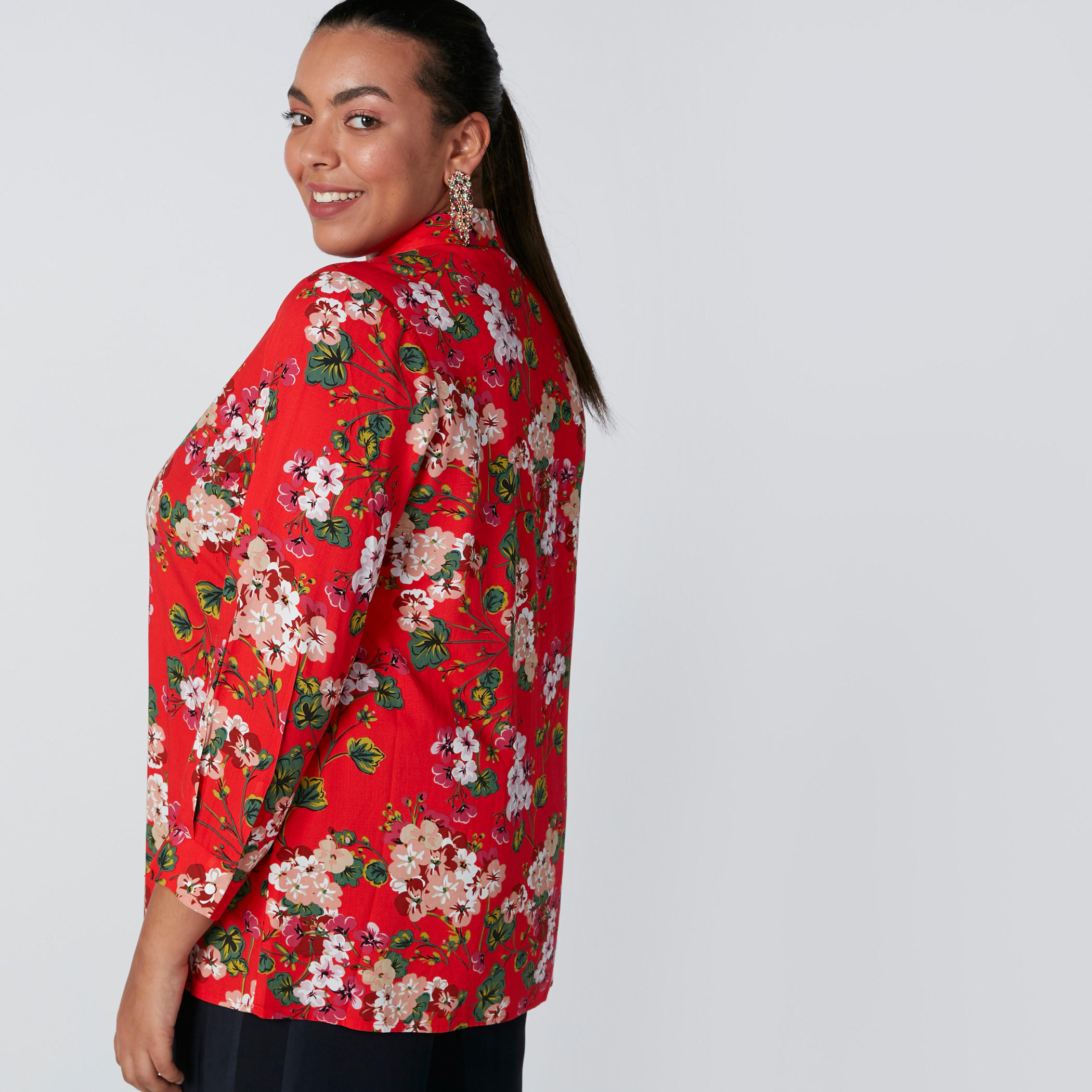 قميص بطبعات وأزرار-women-clothing-shirtsandblouses-blouses-image-4